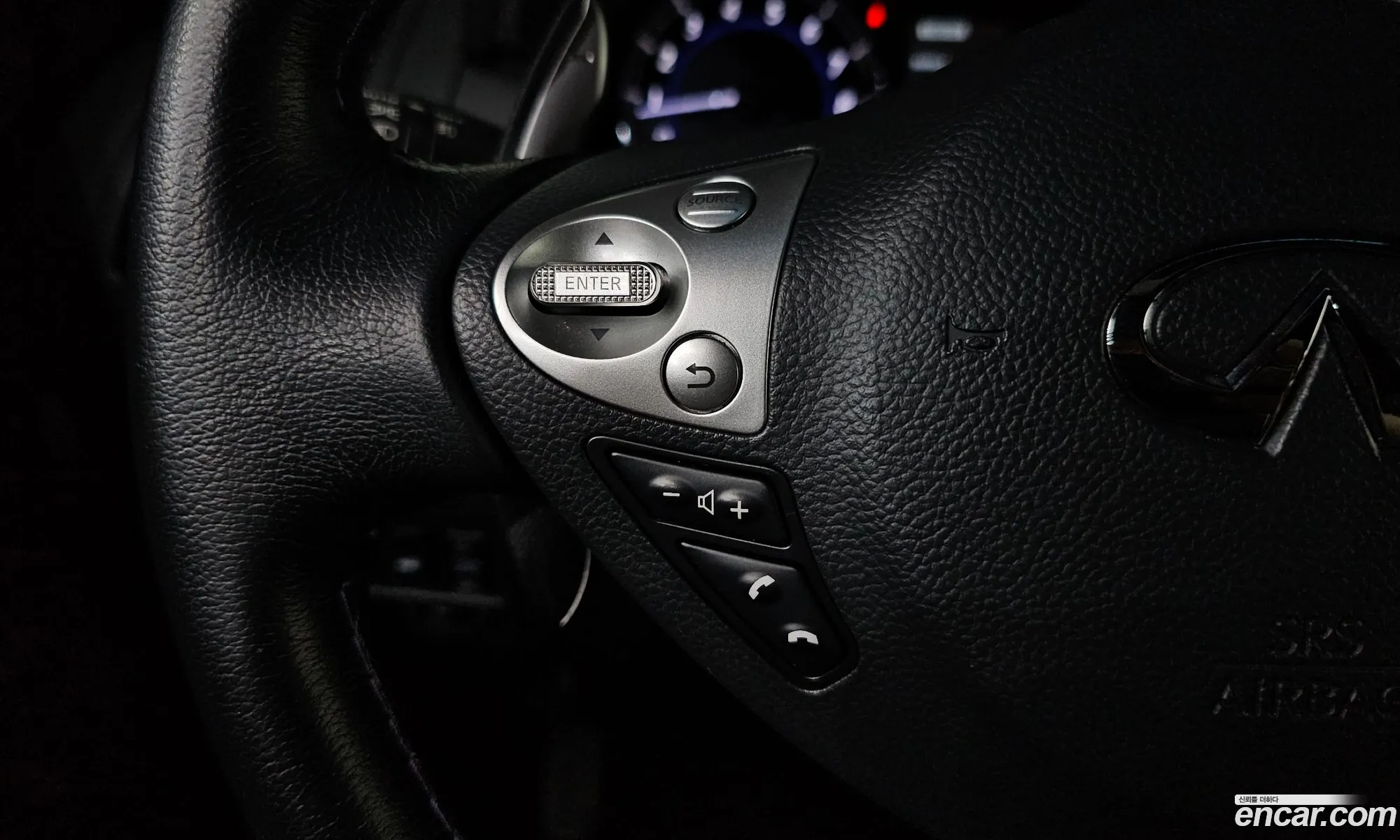 Infiniti QX70 2017 JNKCS18F3HM480026 — 4