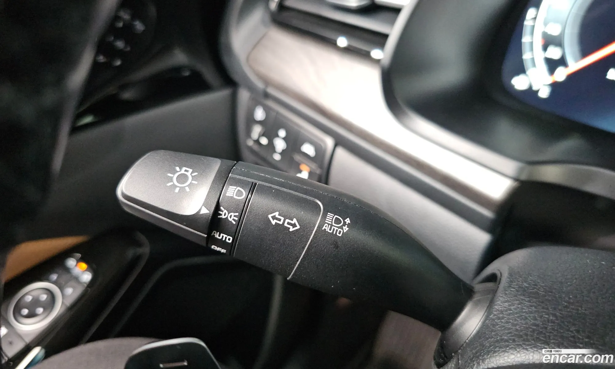 Kia K7 Premier 2019 — 33