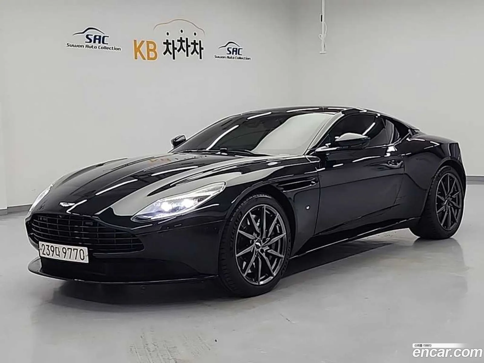 Aston Martin DB11 2017 — 20