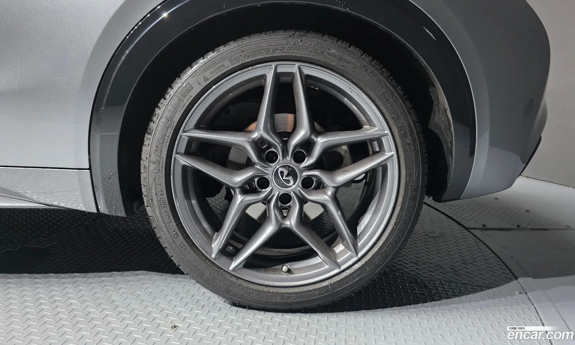 Infiniti Q30