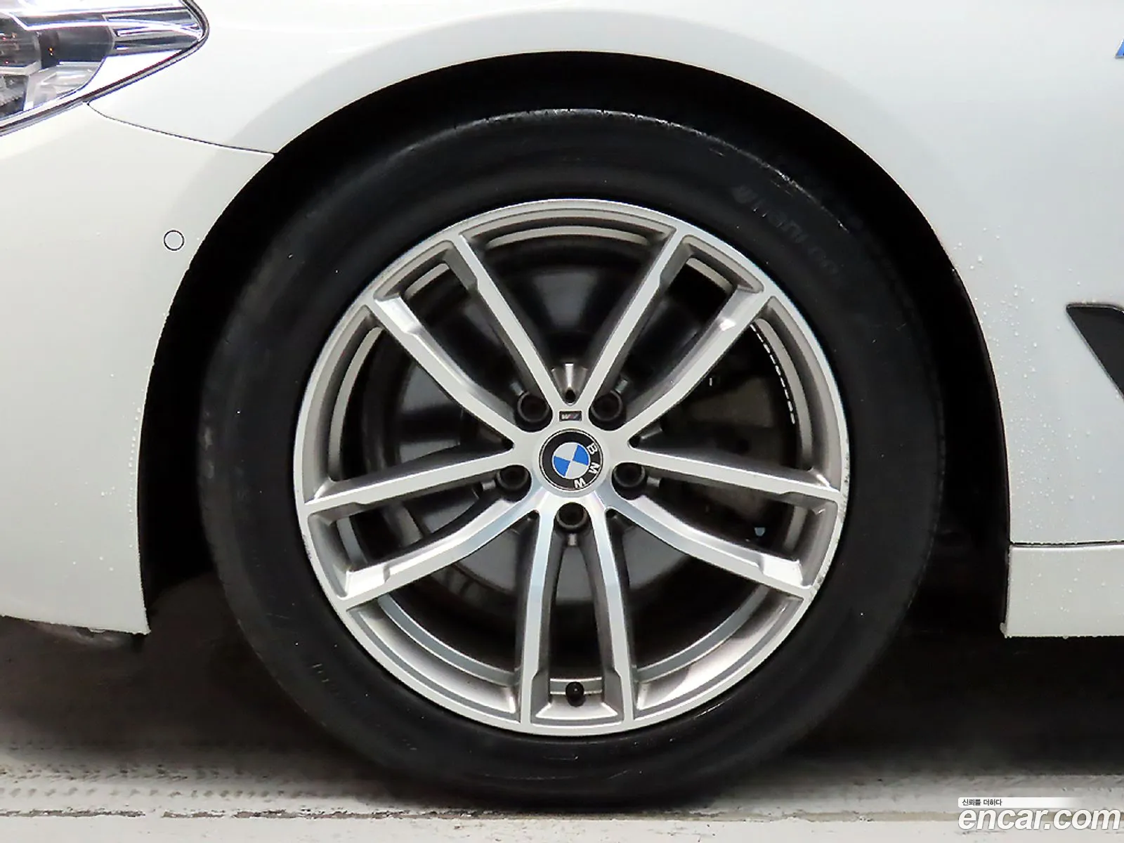 BMW 5 Series 2017 — 5