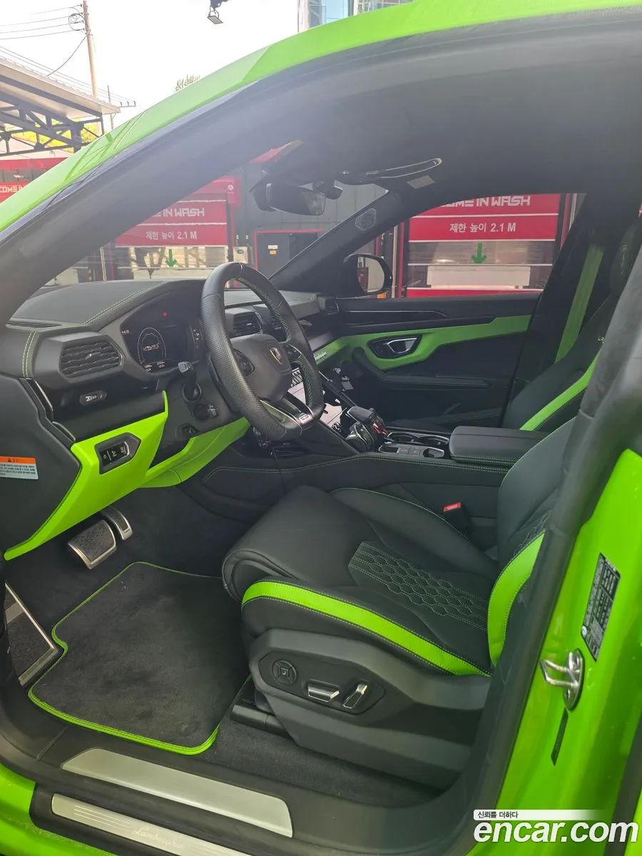 Lamborghini Urus 2023 — 3
