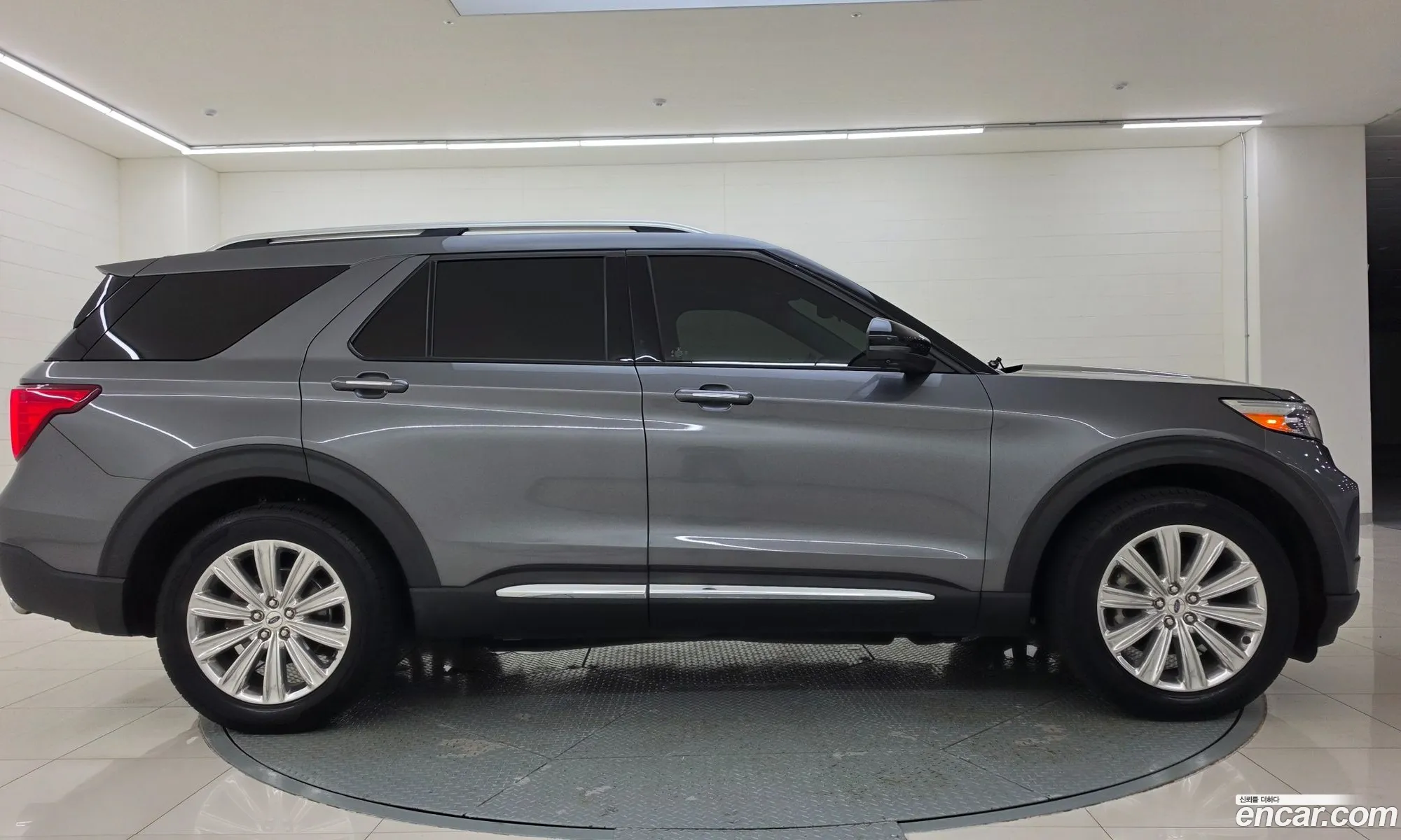 Ford Explorer 6th Gen 2021 — 5