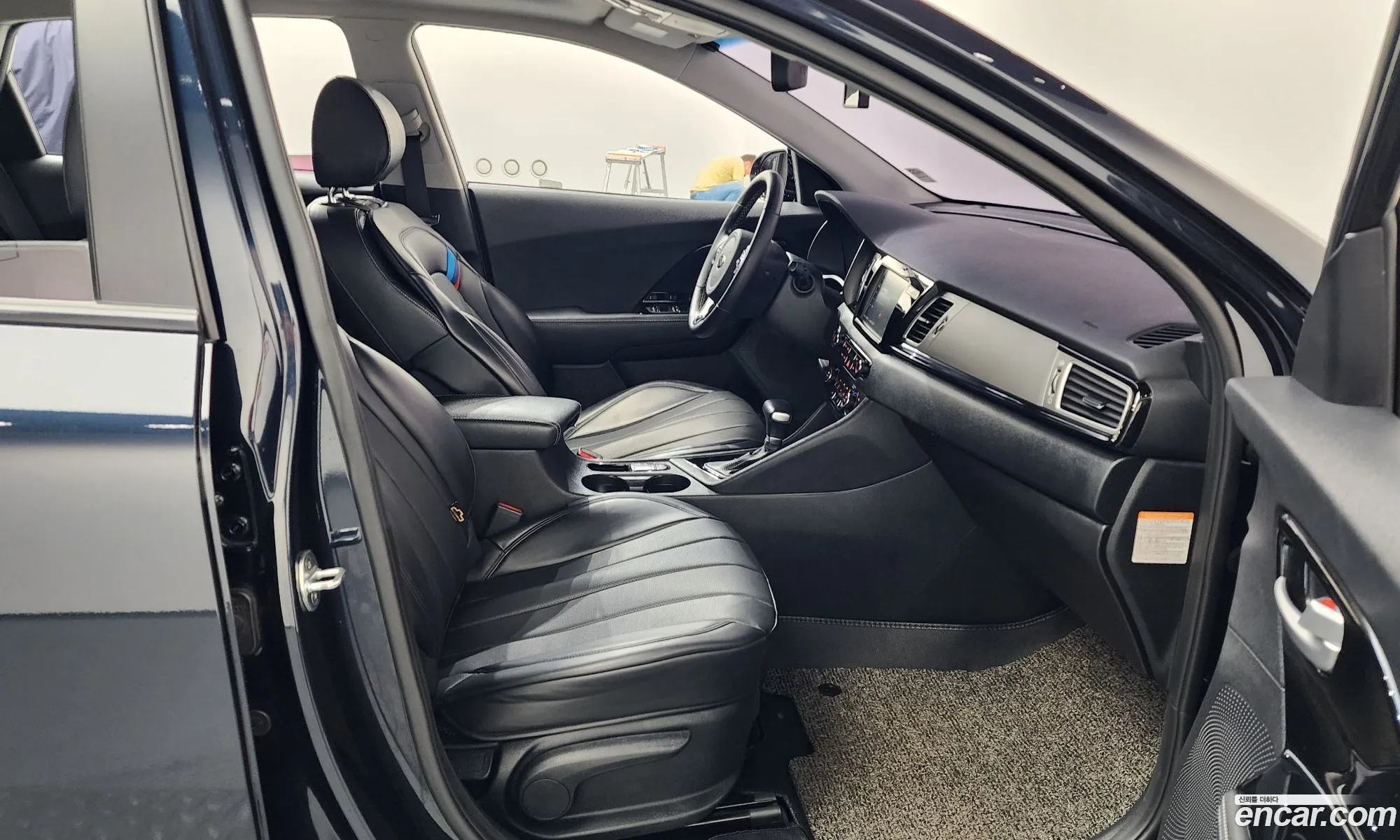 Kia Niro 2016 — 28