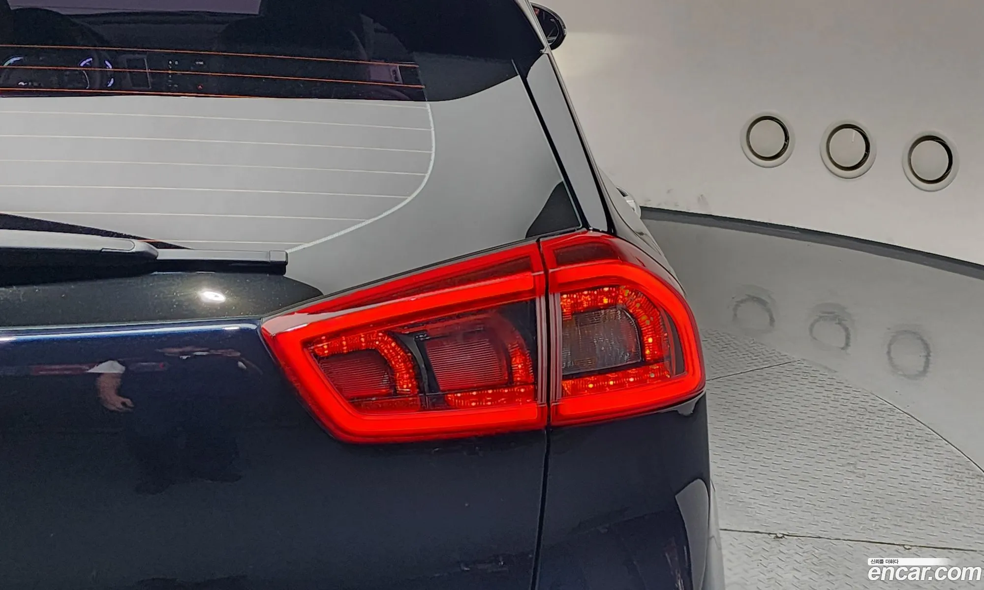 Kia Niro 2016 — 2