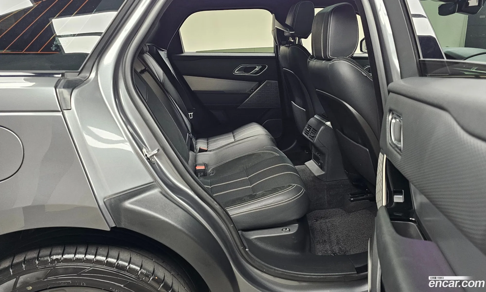 Land Rover Range Rover Velar 2019 — 13