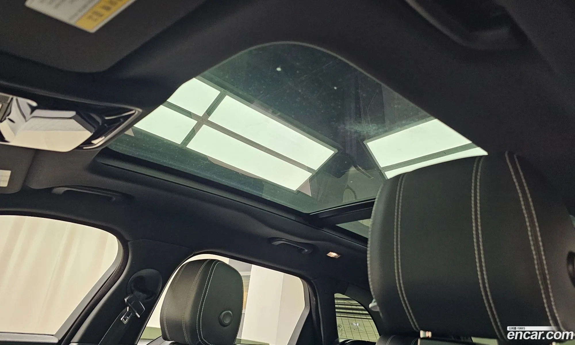 Land Rover Range Rover Velar 2019 — 12