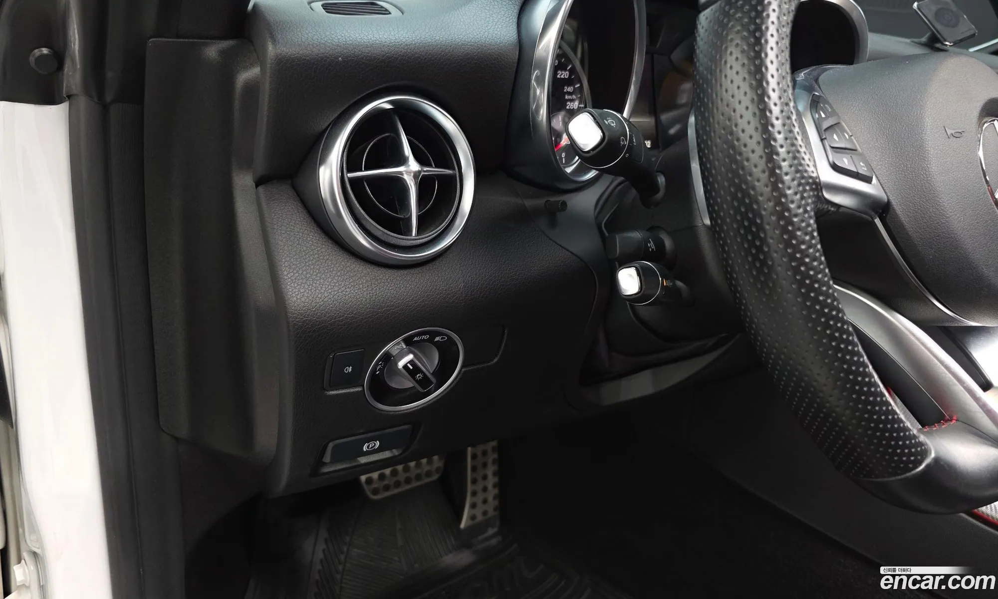 Mercedes-Benz SLC-Class R172 2017 WDDPK3EA1HF130184 — 8