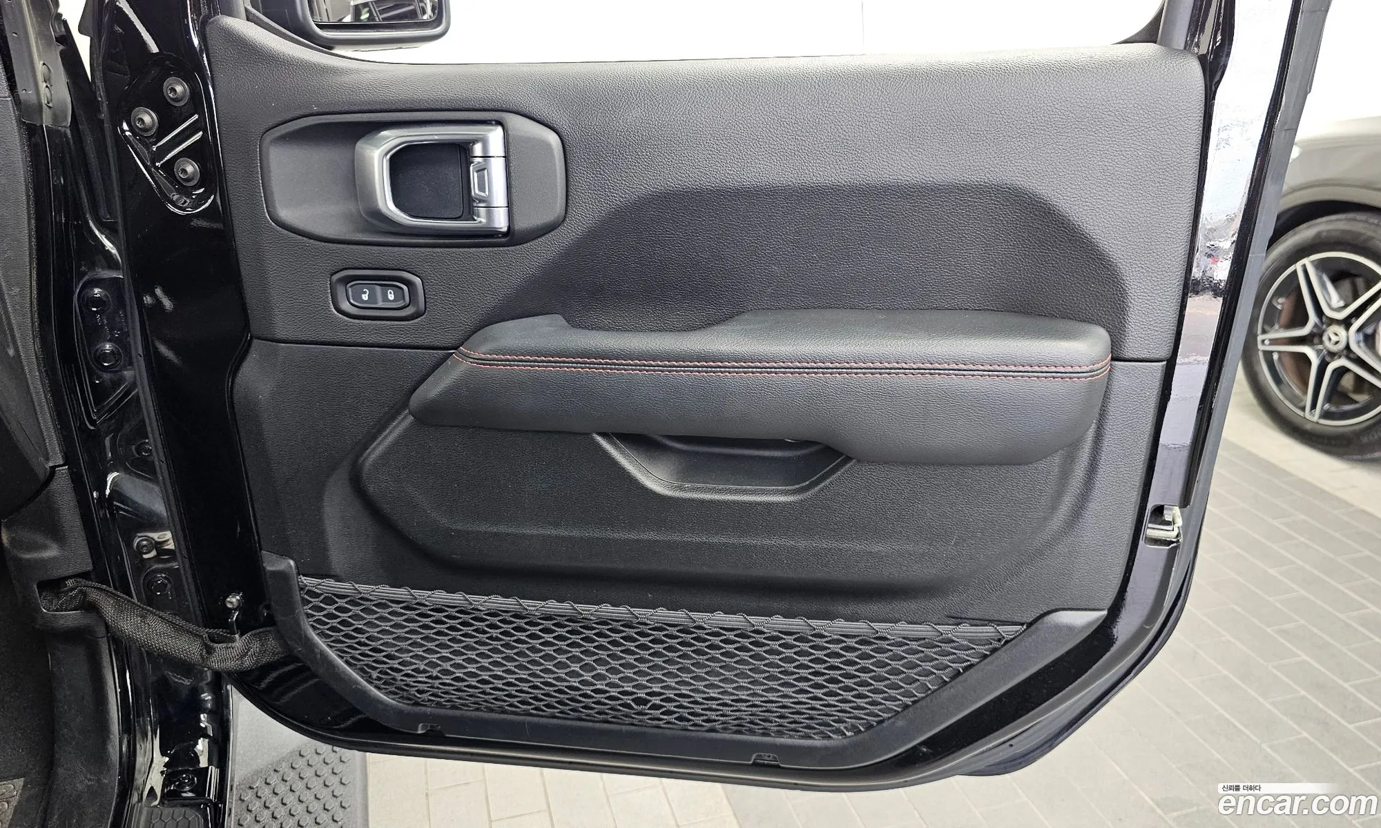 Jeep Wrangler 2020 — 24