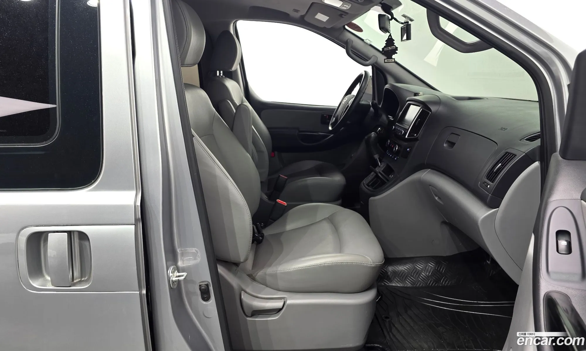 Hyundai Grand Starex 2019 — 18