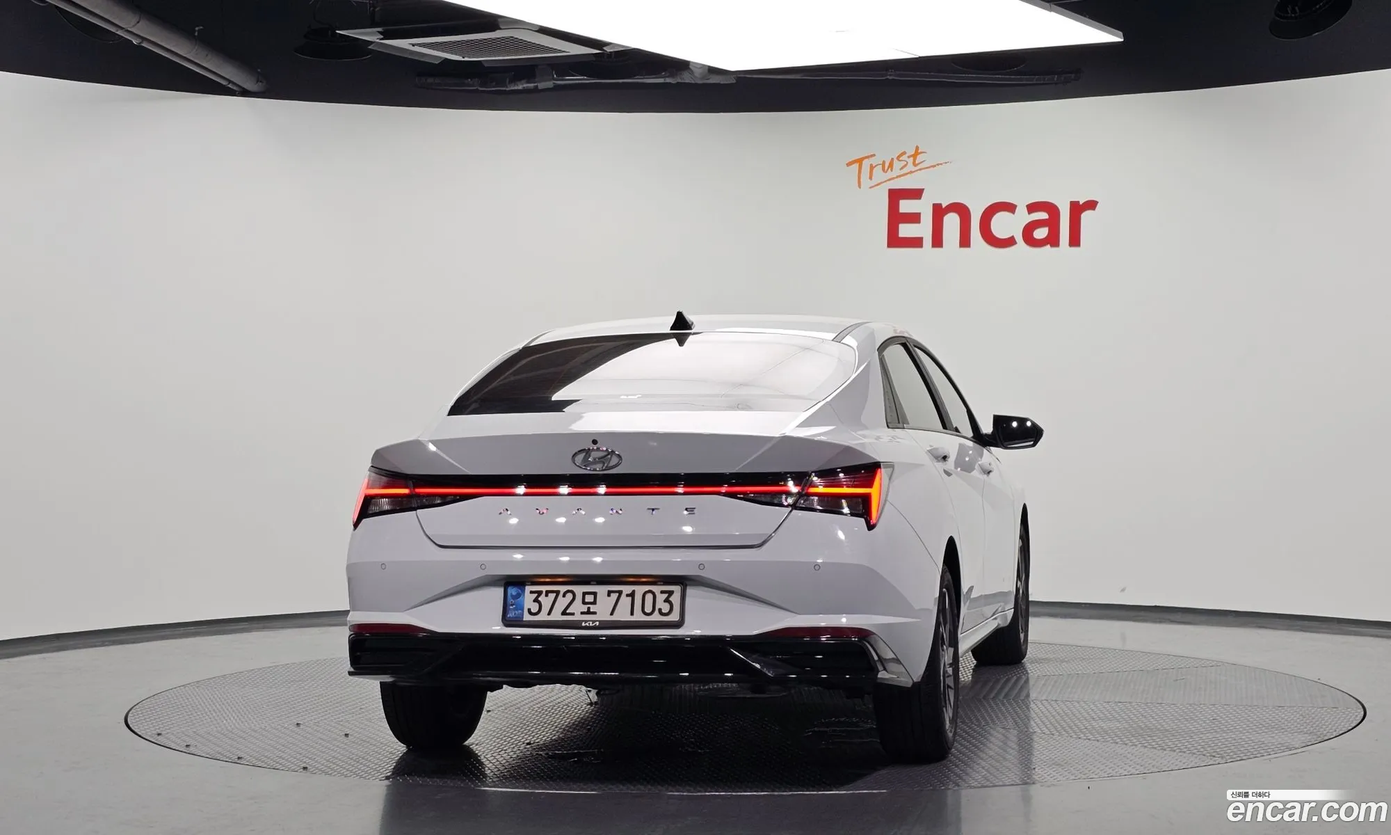 Hyundai Elantra 2022 — 4