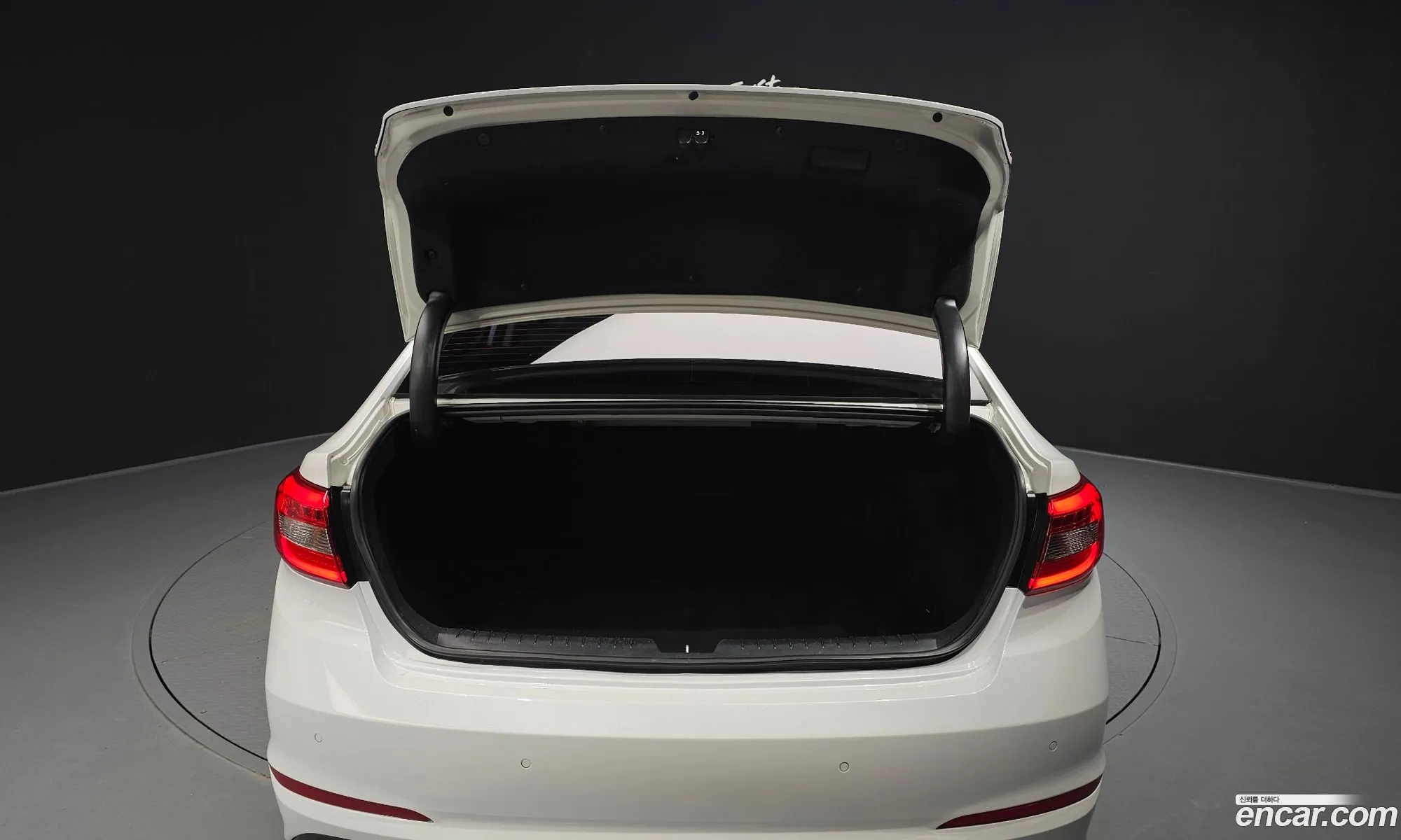 Hyundai LF Sonata 2016 — 12