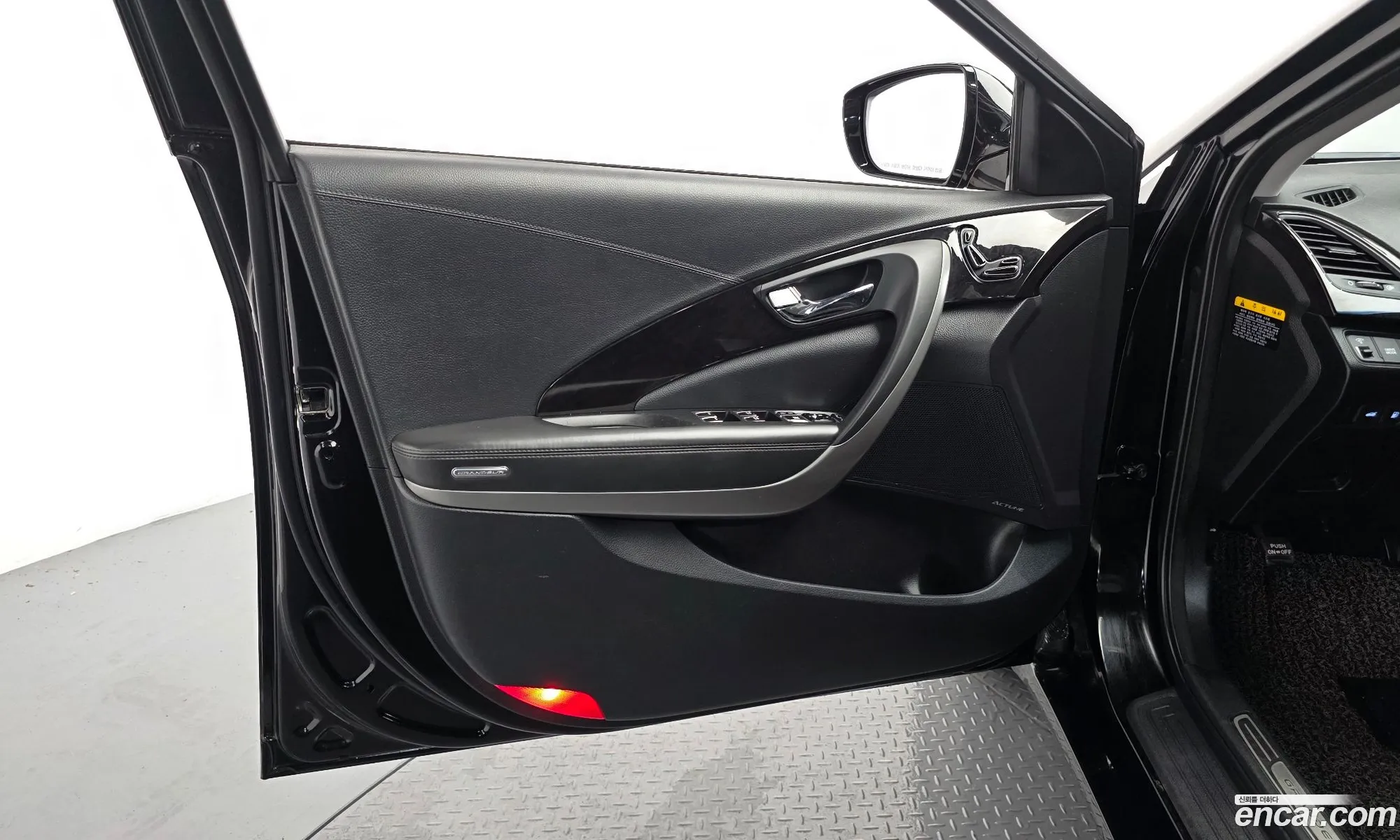 Hyundai Grandeur HG 2014 — 24