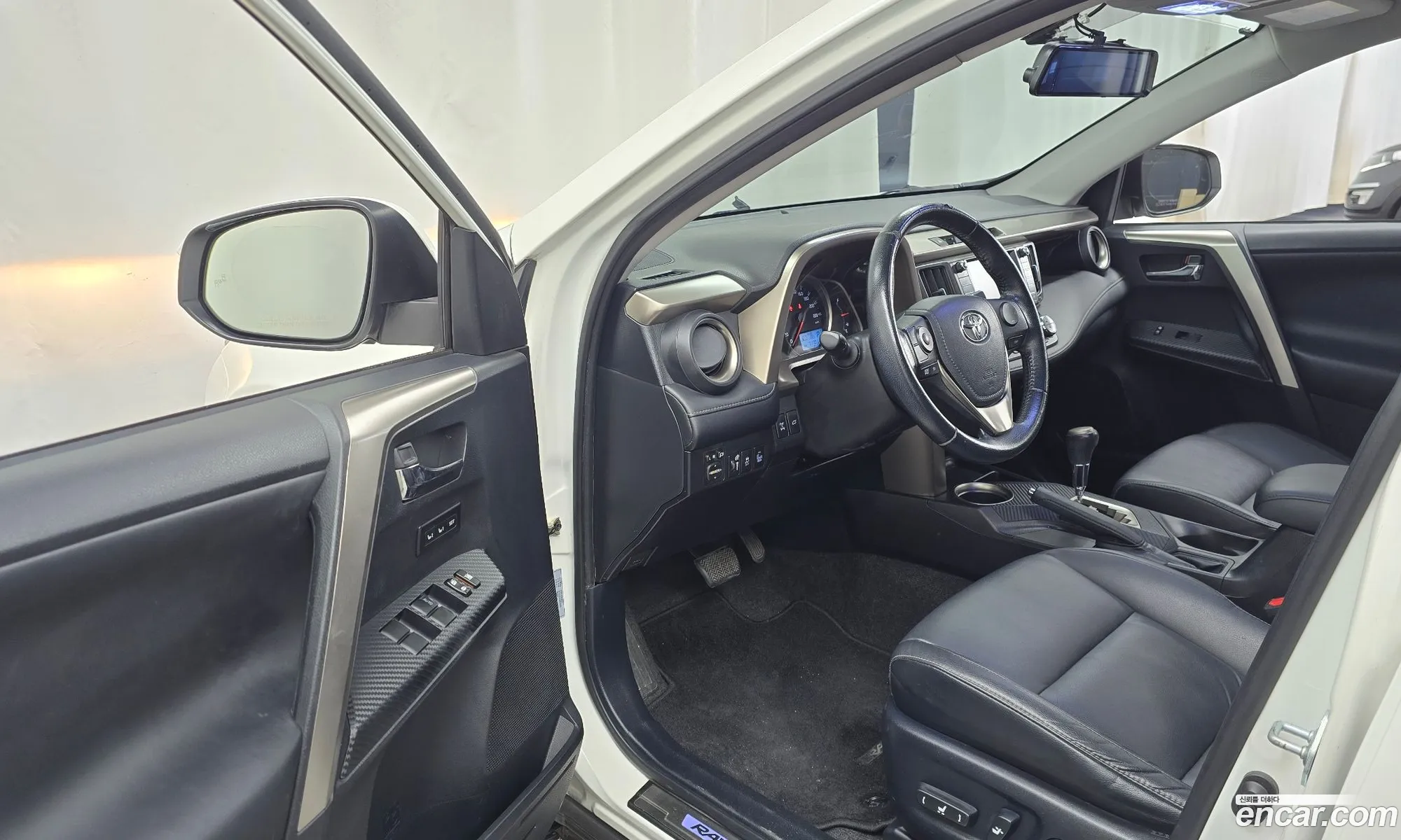 Toyota RAV4 2014 JTMDFREV8ED086389 — 14