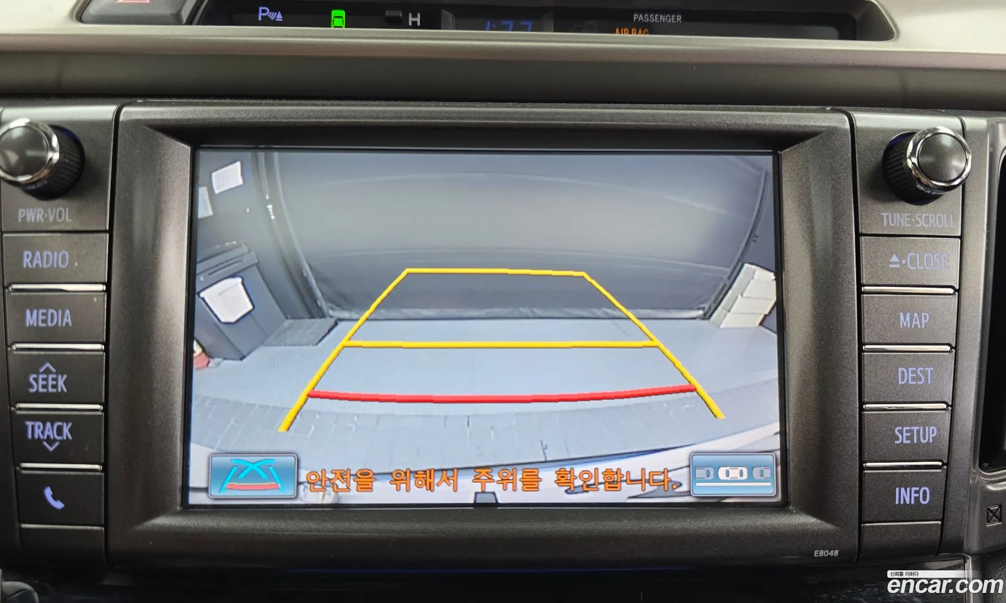 Toyota RAV4 2014 JTMDFREV8ED086389 — 17