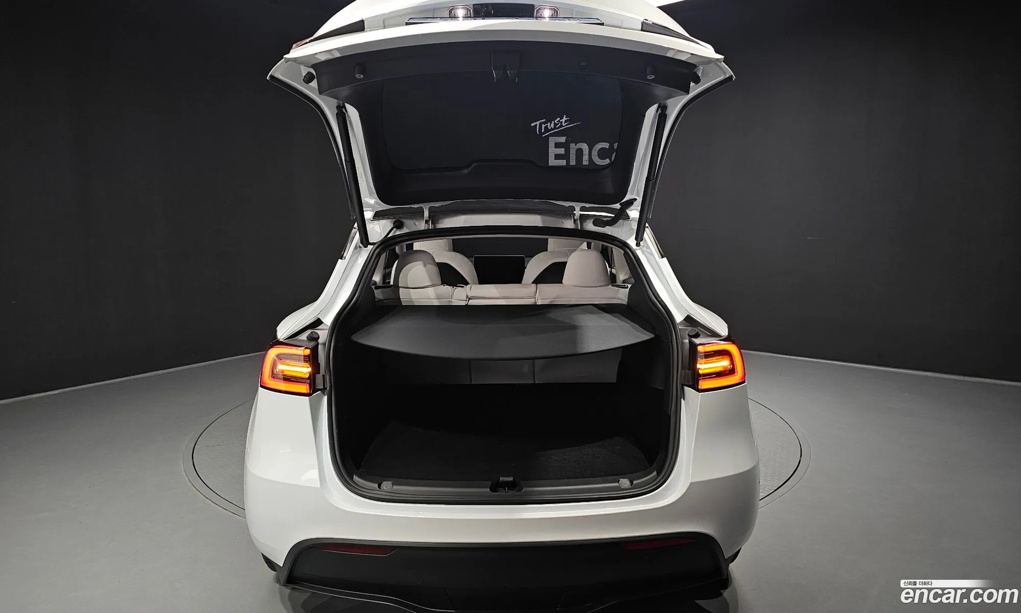 Tesla Model Y 2024 — 20