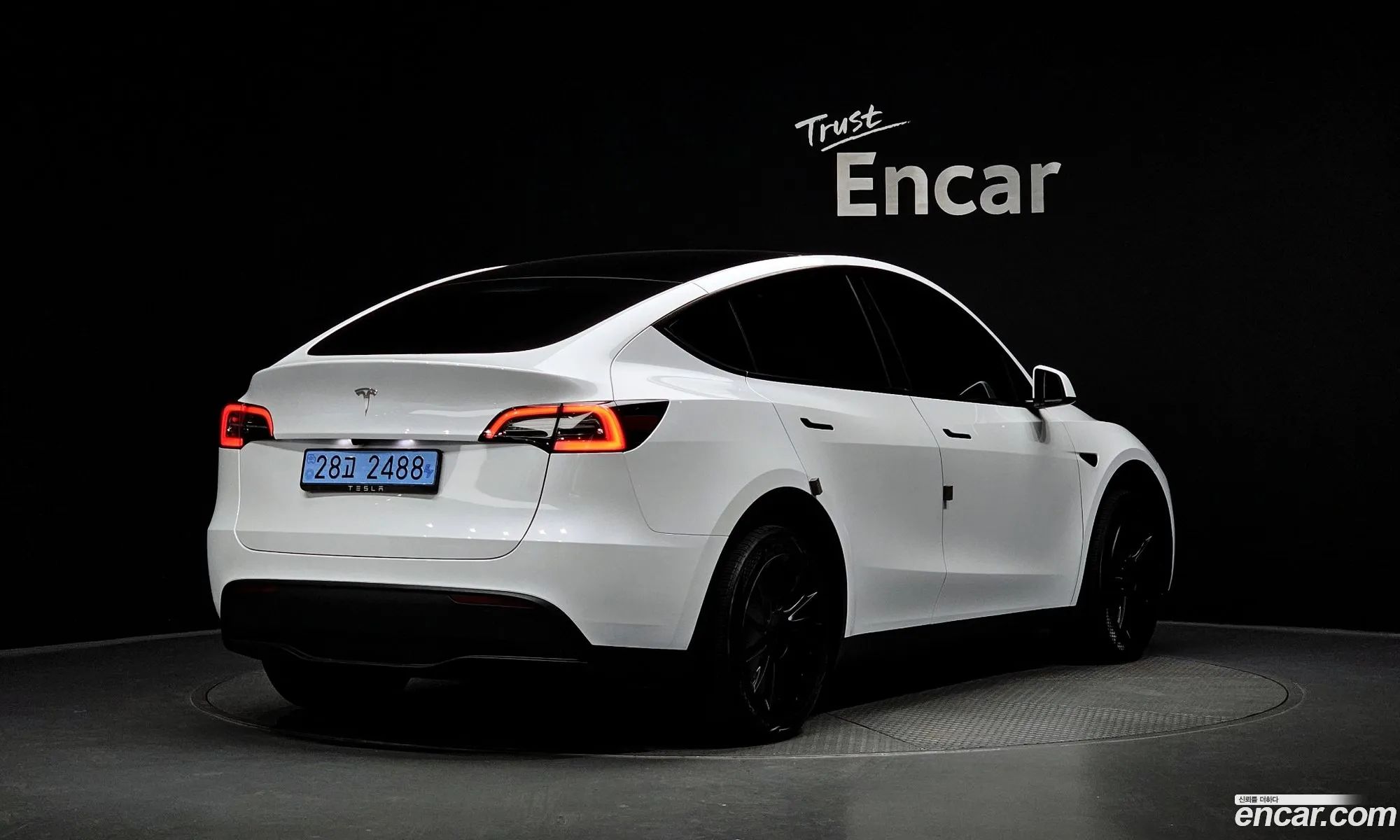 Tesla Model Y 2024 — 18