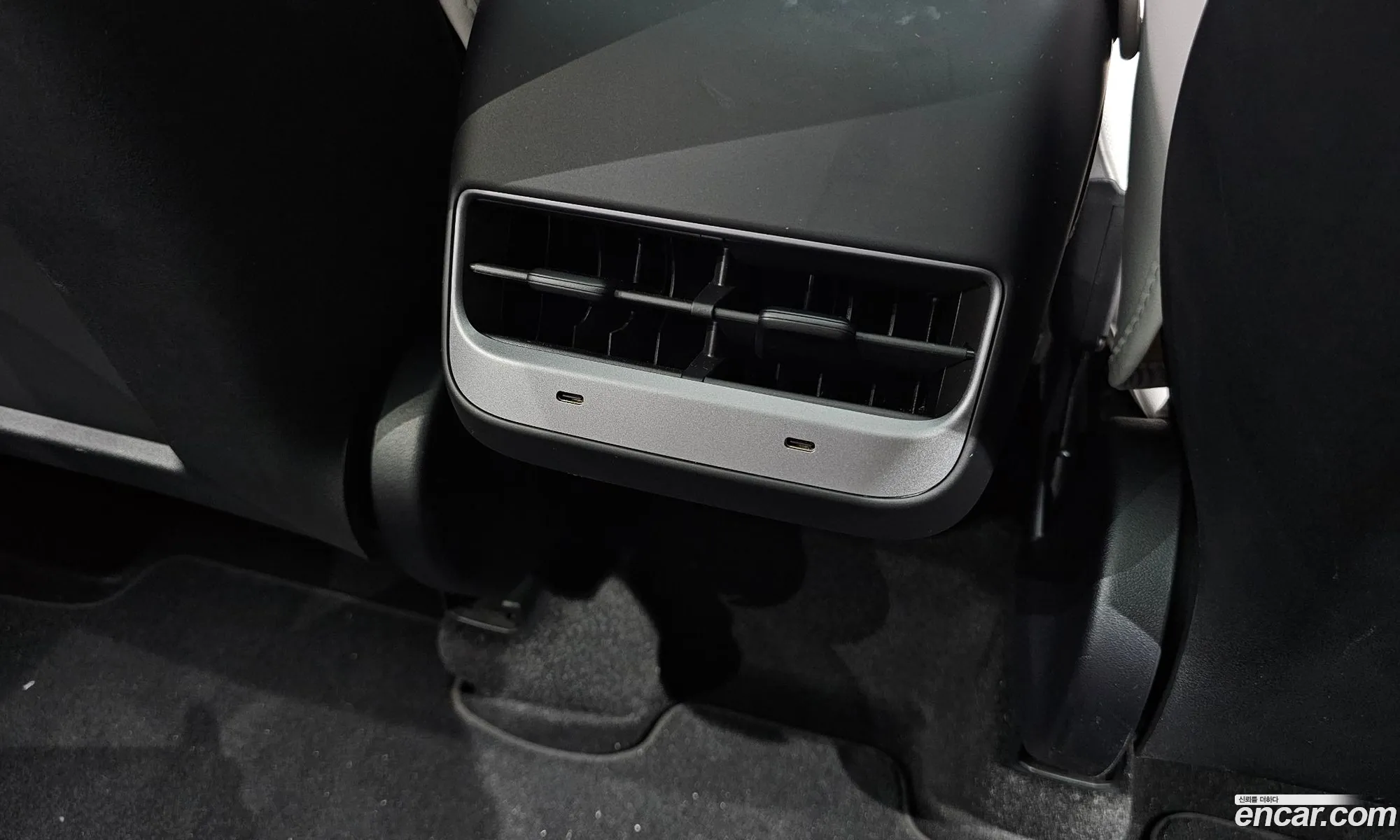 Tesla Model Y 2024 — 17