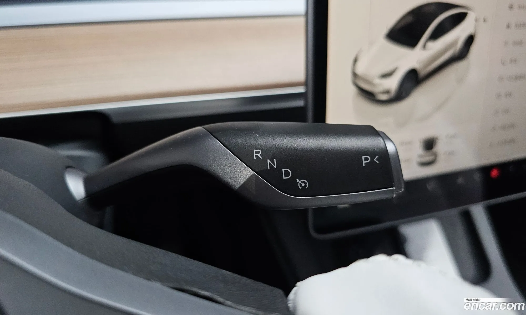 Tesla Model Y 2024 — 25