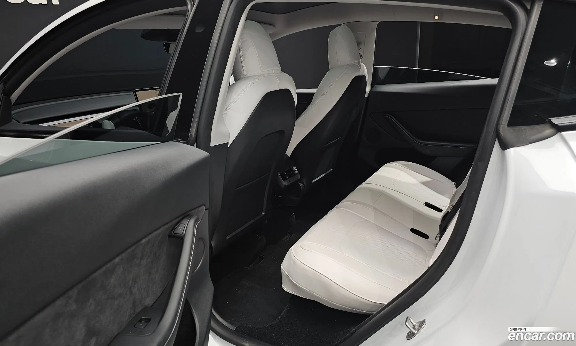 Tesla Model Y 2024 — 16