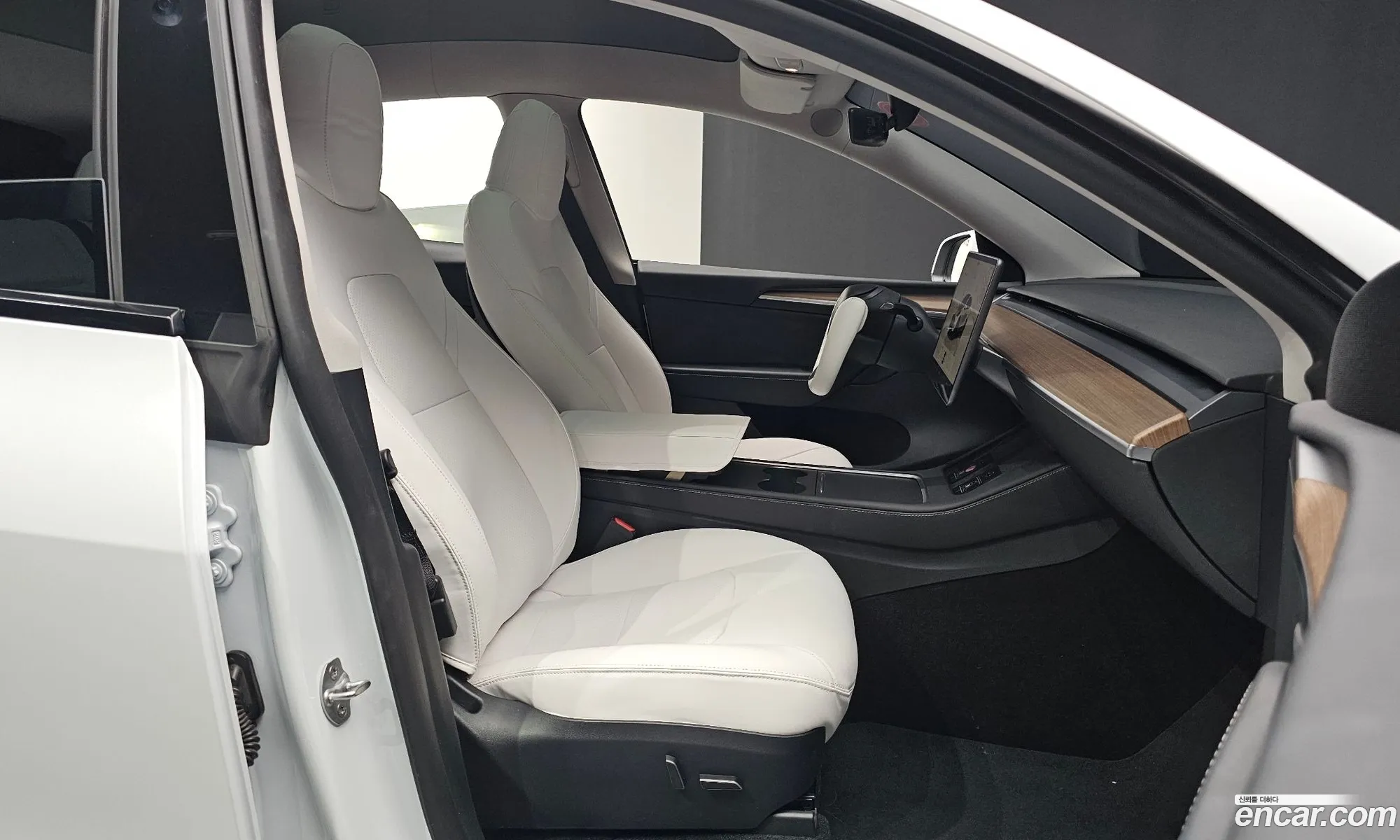 Tesla Model Y 2024 — 15