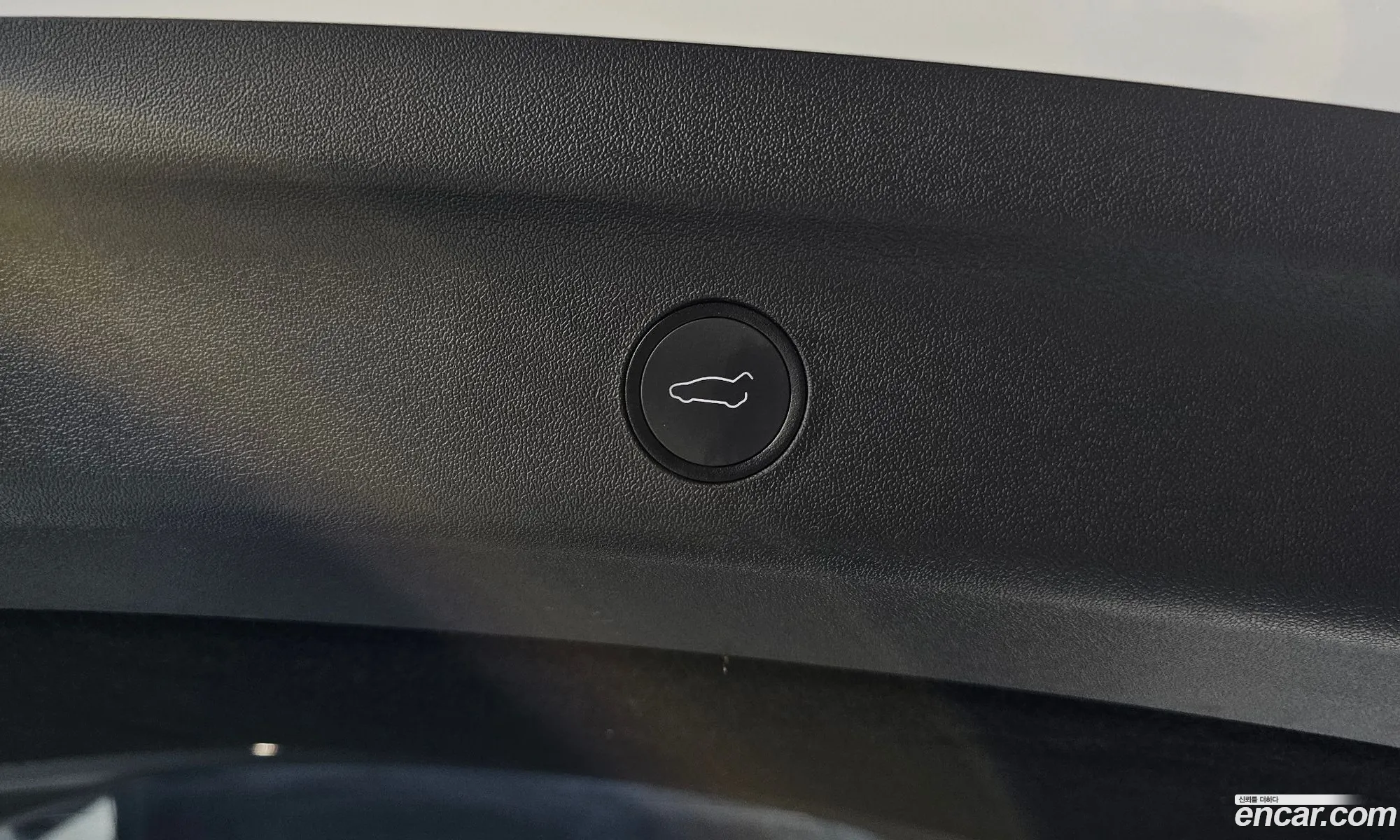 Tesla Model Y 2024 — 22