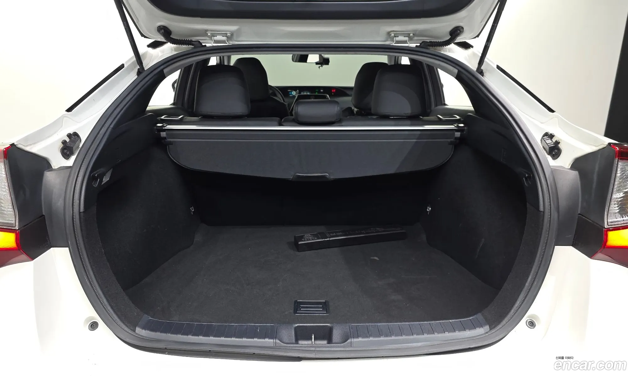 Toyota Prius 2019 JTDKARFU4K3087147 — 16