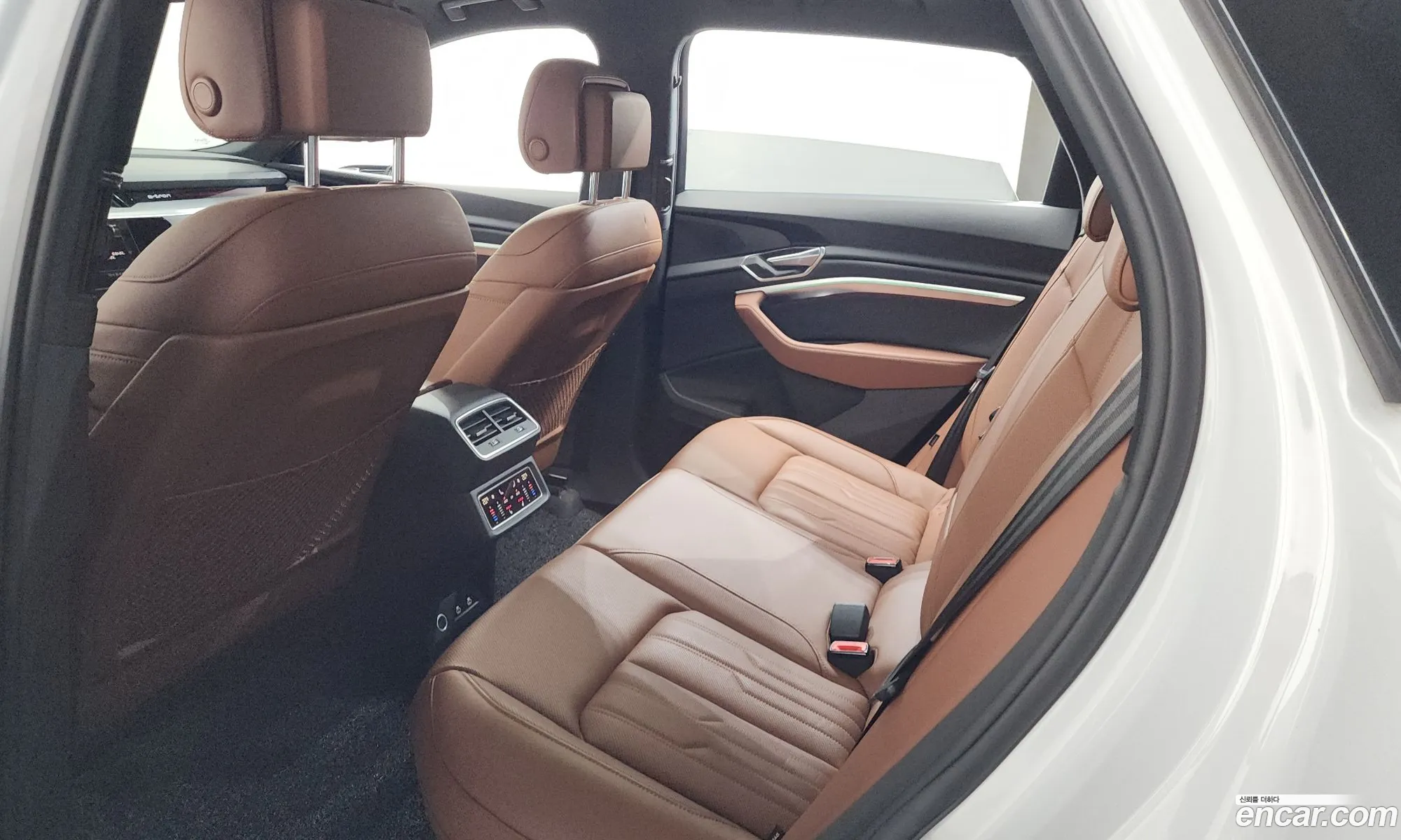 Audi e-tron 2021 WAUZZZGE5NB001740 — 2