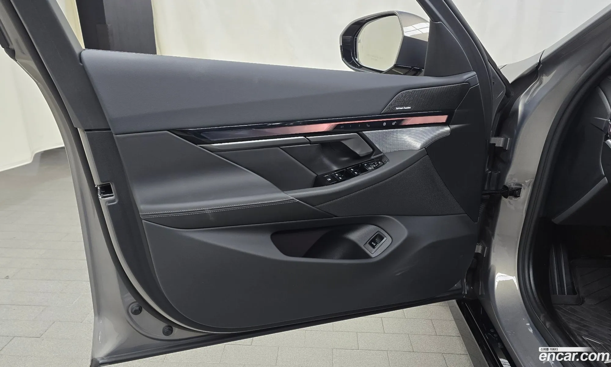 BMW 5 Series 2025 — 28