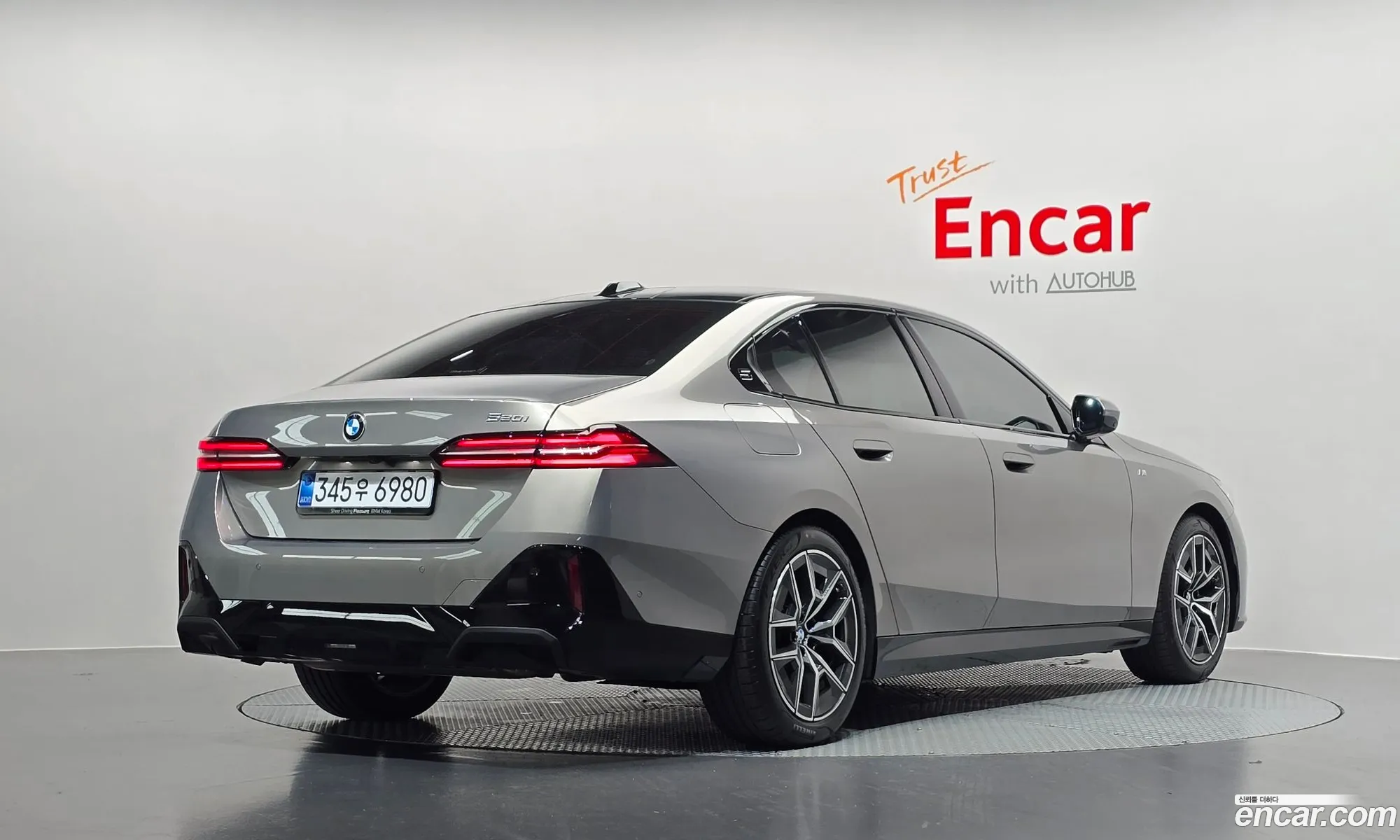BMW 5 Series 2025 — 32