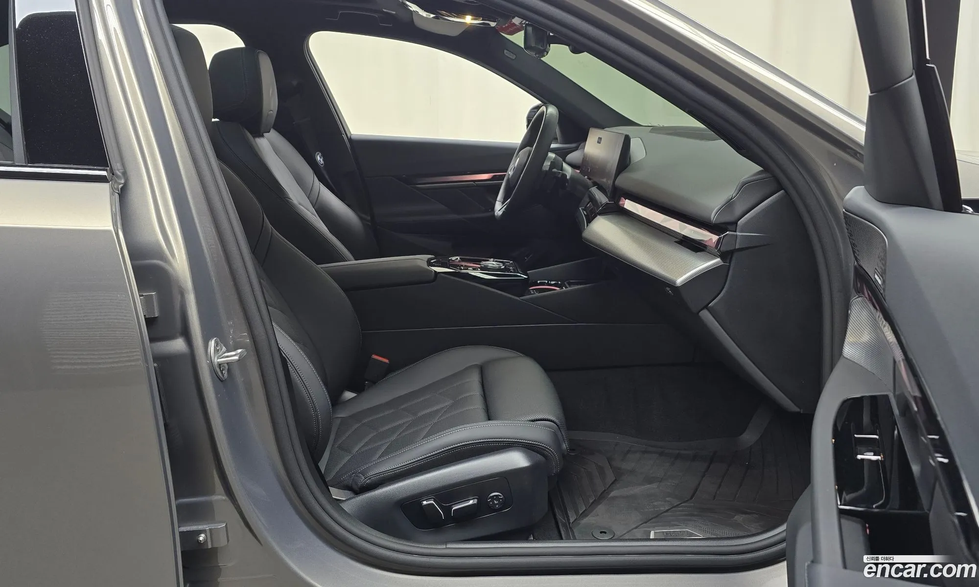 BMW 5 Series 2025 — 26