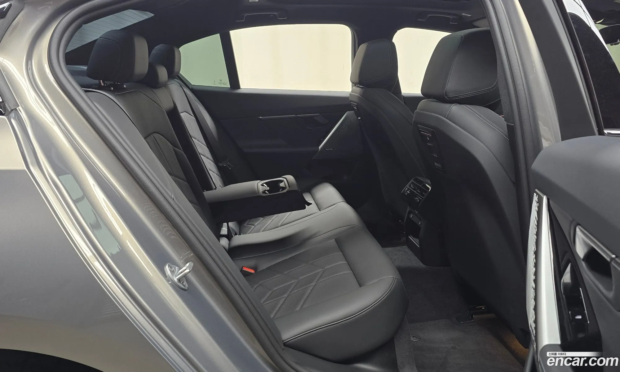 BMW 5 Series 2025 — 18