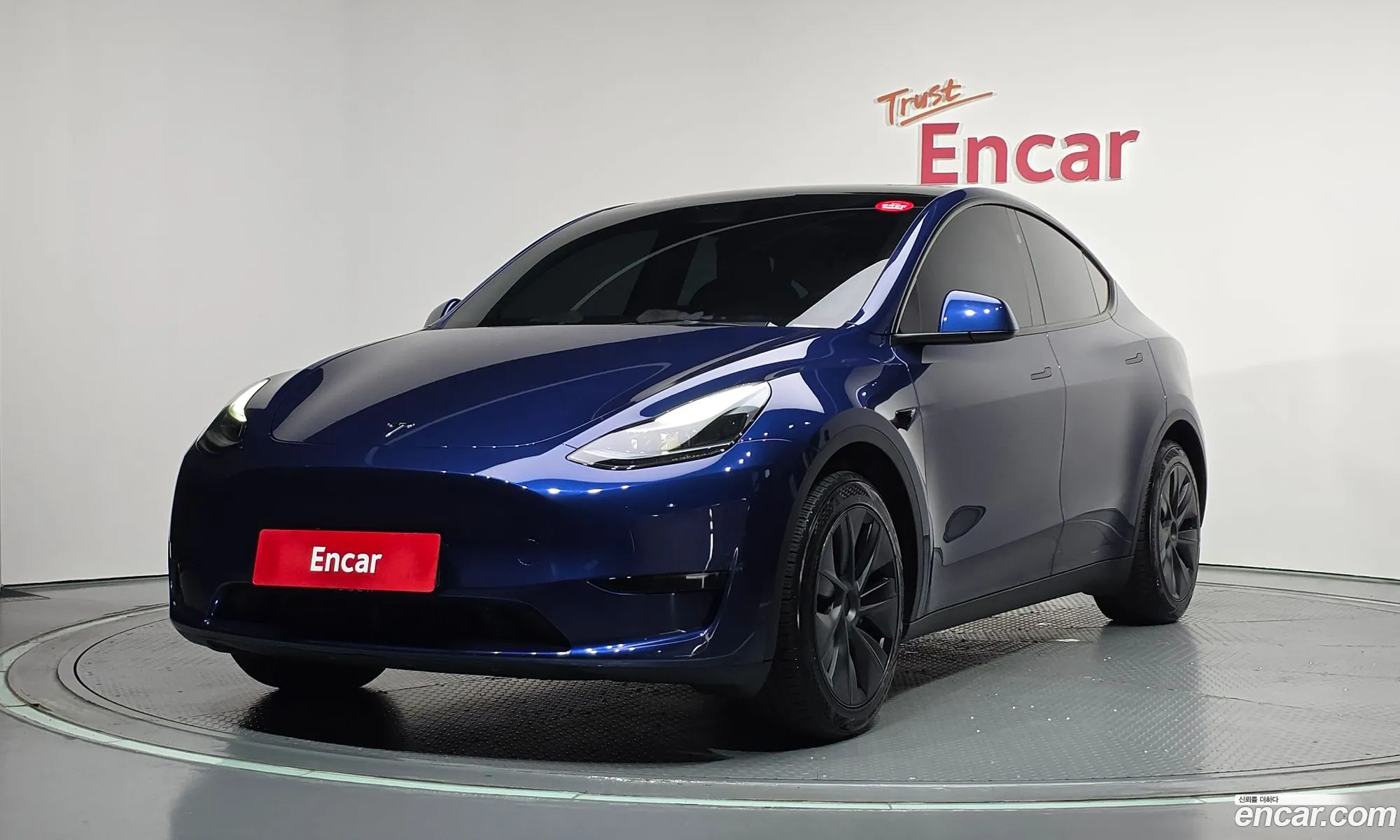 Tesla Model Y 2025 — 12