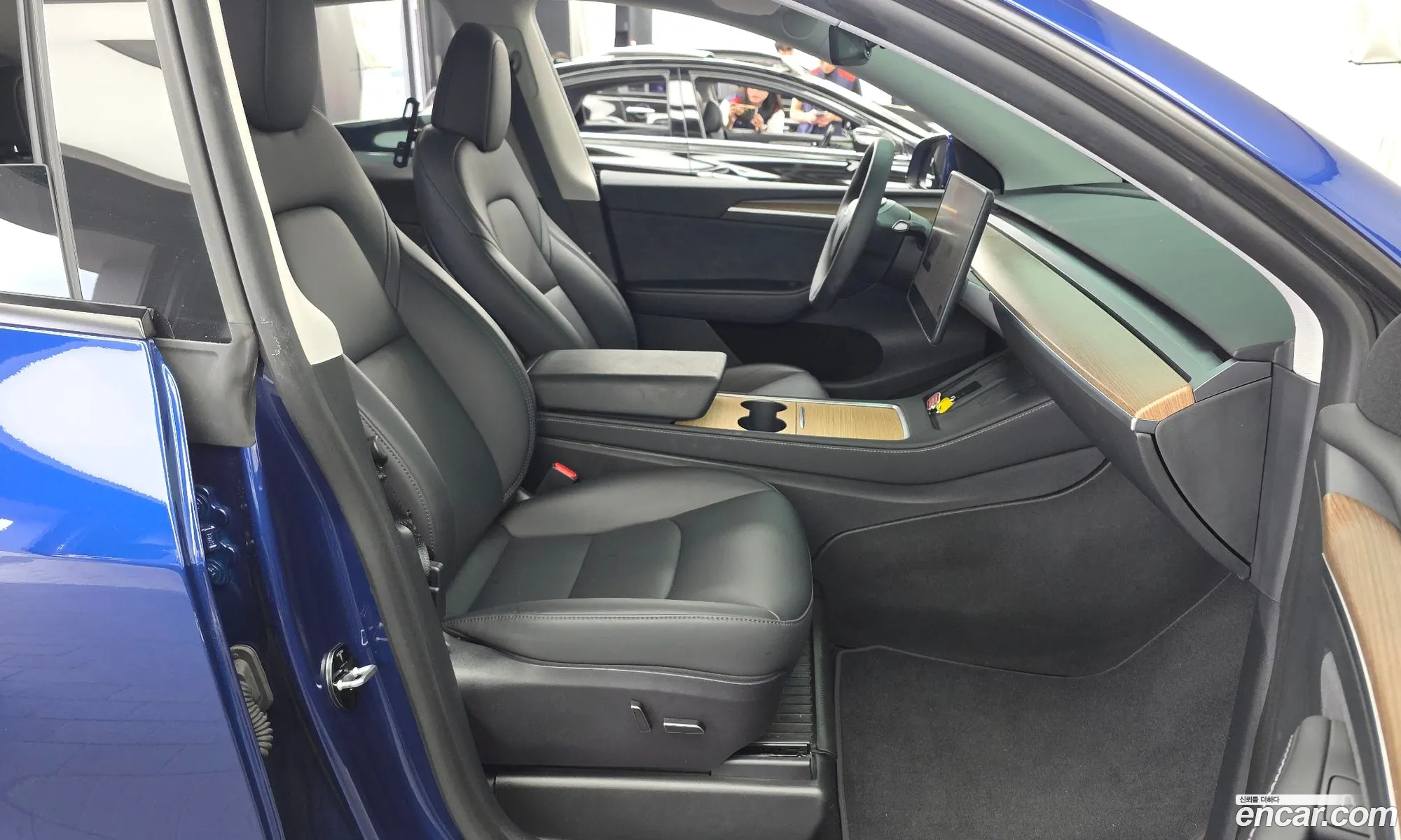 Tesla Model Y 2025 — 19