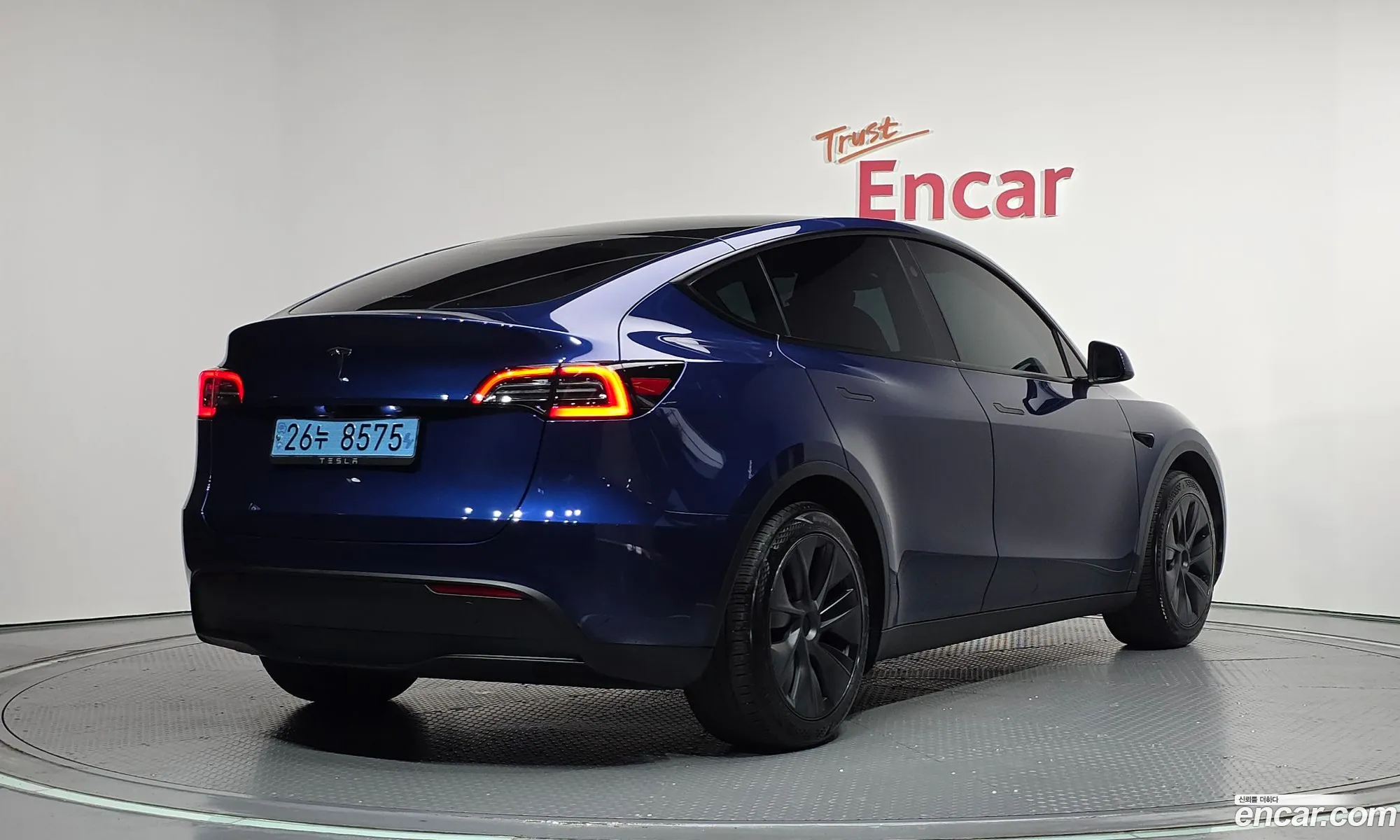 Tesla Model Y 2025 — 8