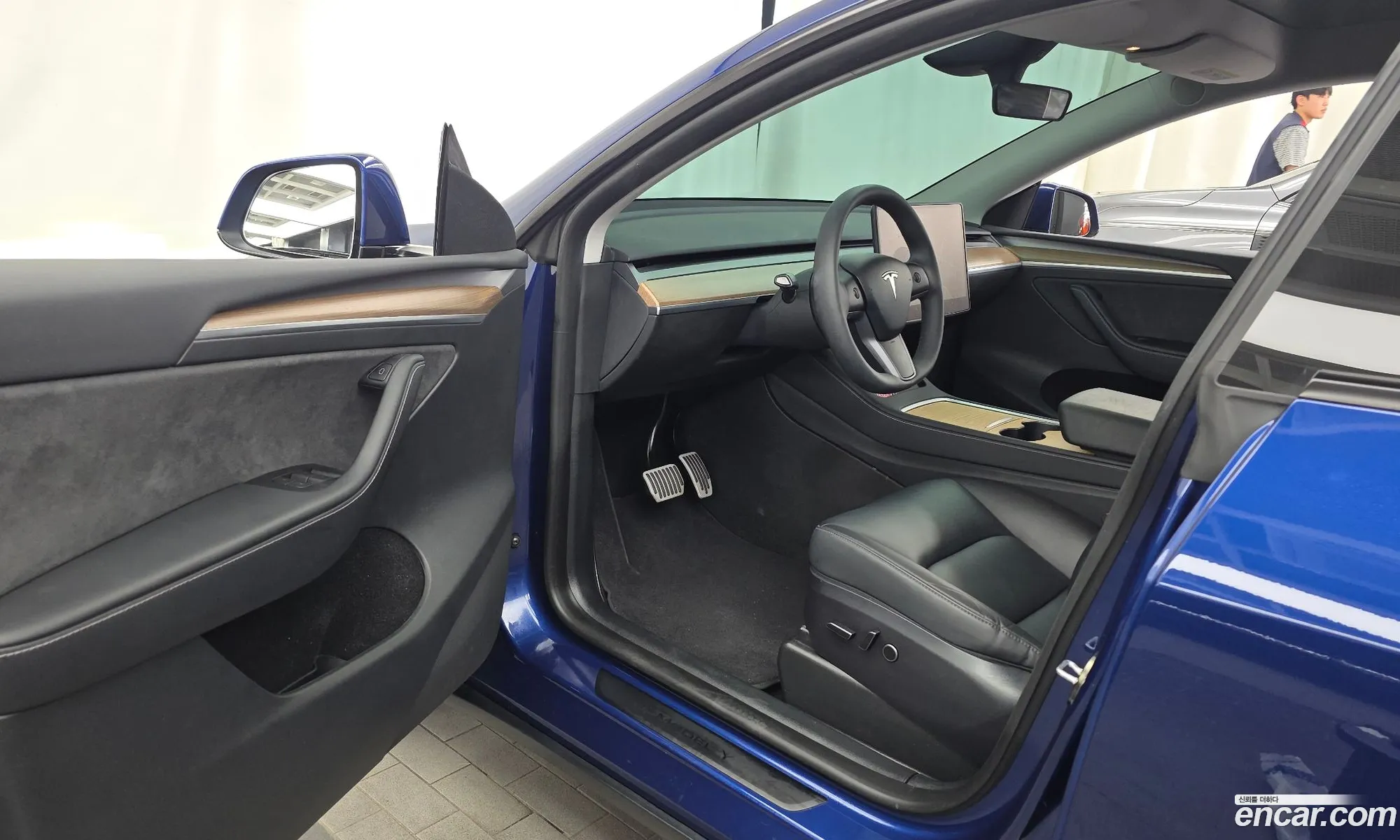 Tesla Model Y 2025 — 15
