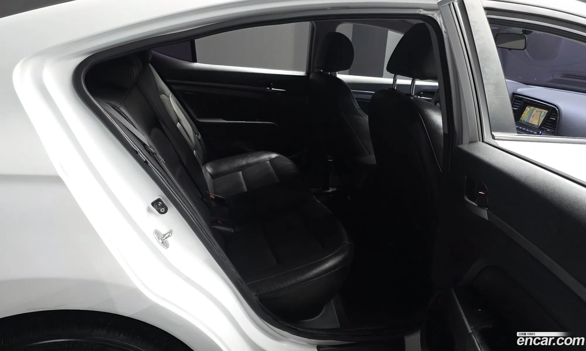 Hyundai Elantra AD 2017 — 3