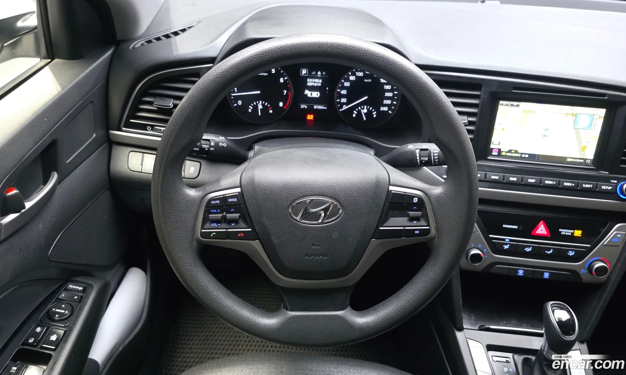 Hyundai Elantra AD 2017 — 10
