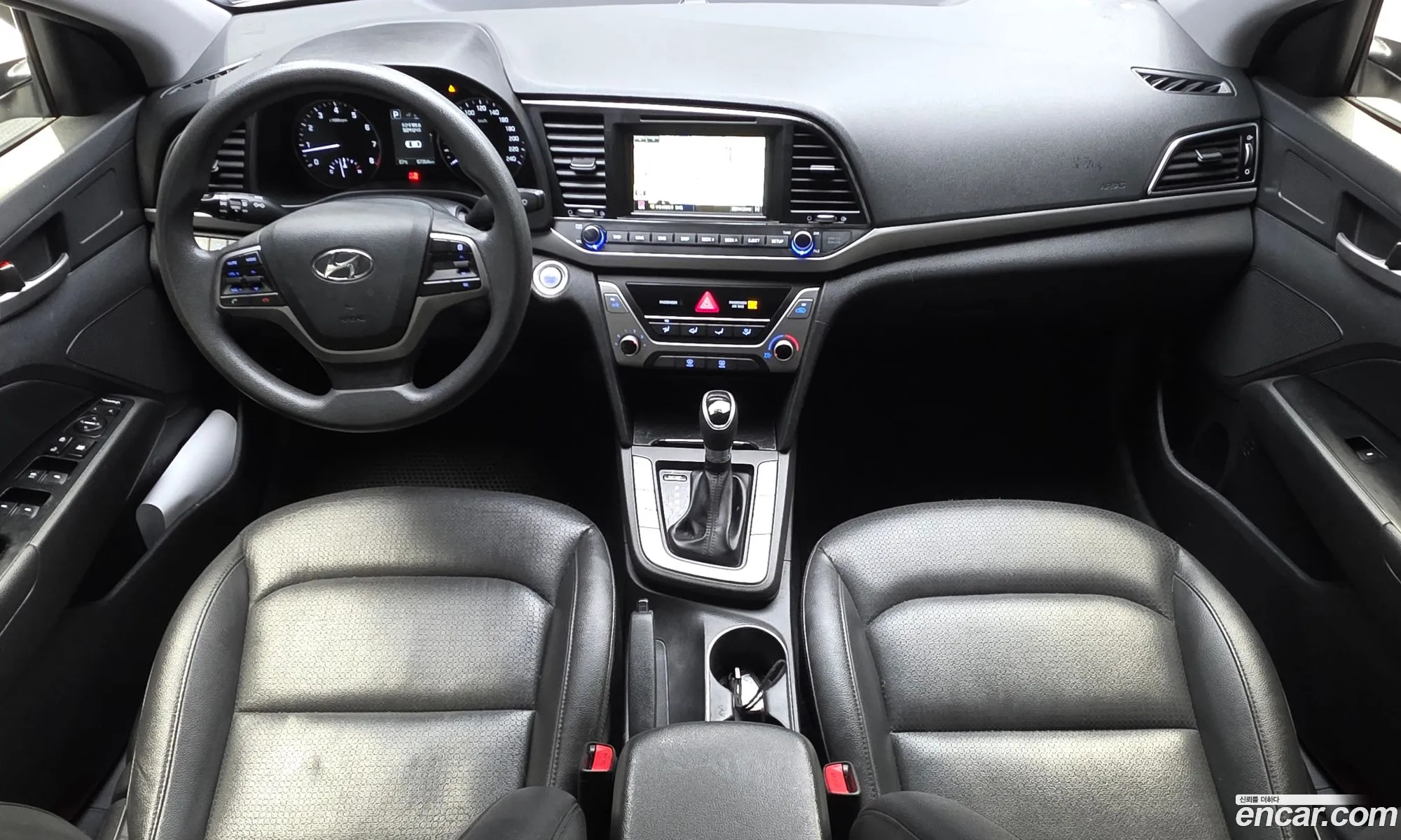 Hyundai Elantra AD 2017 — 12