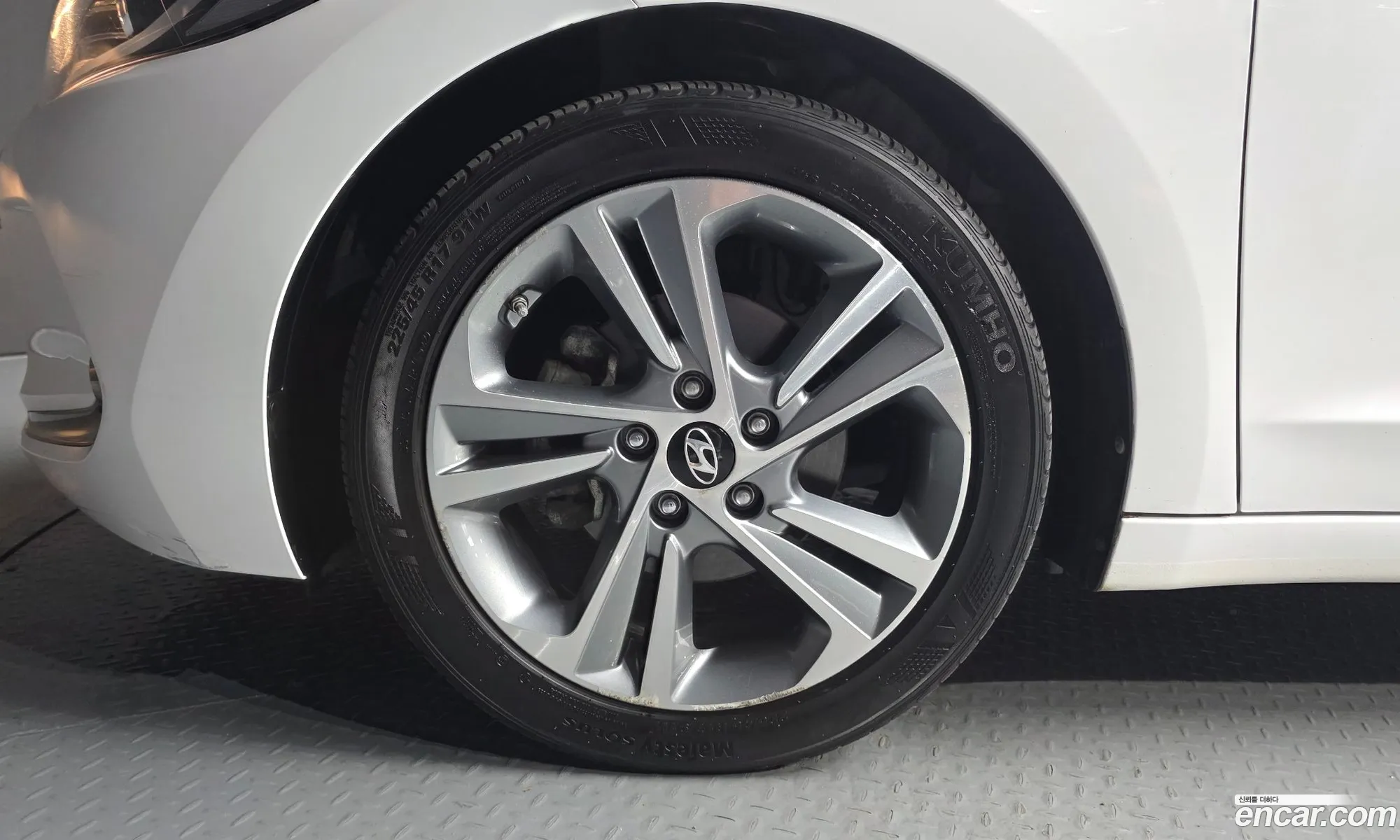 Hyundai Elantra AD 2017 — 5