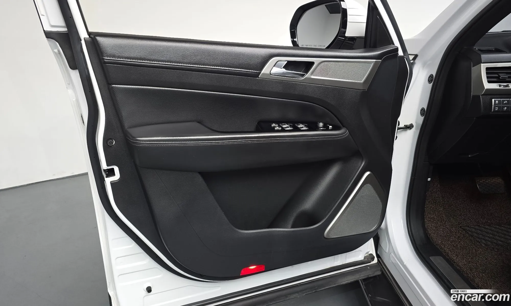 KG Mobility (SsangYong) G4 Rexton 2018 — 31