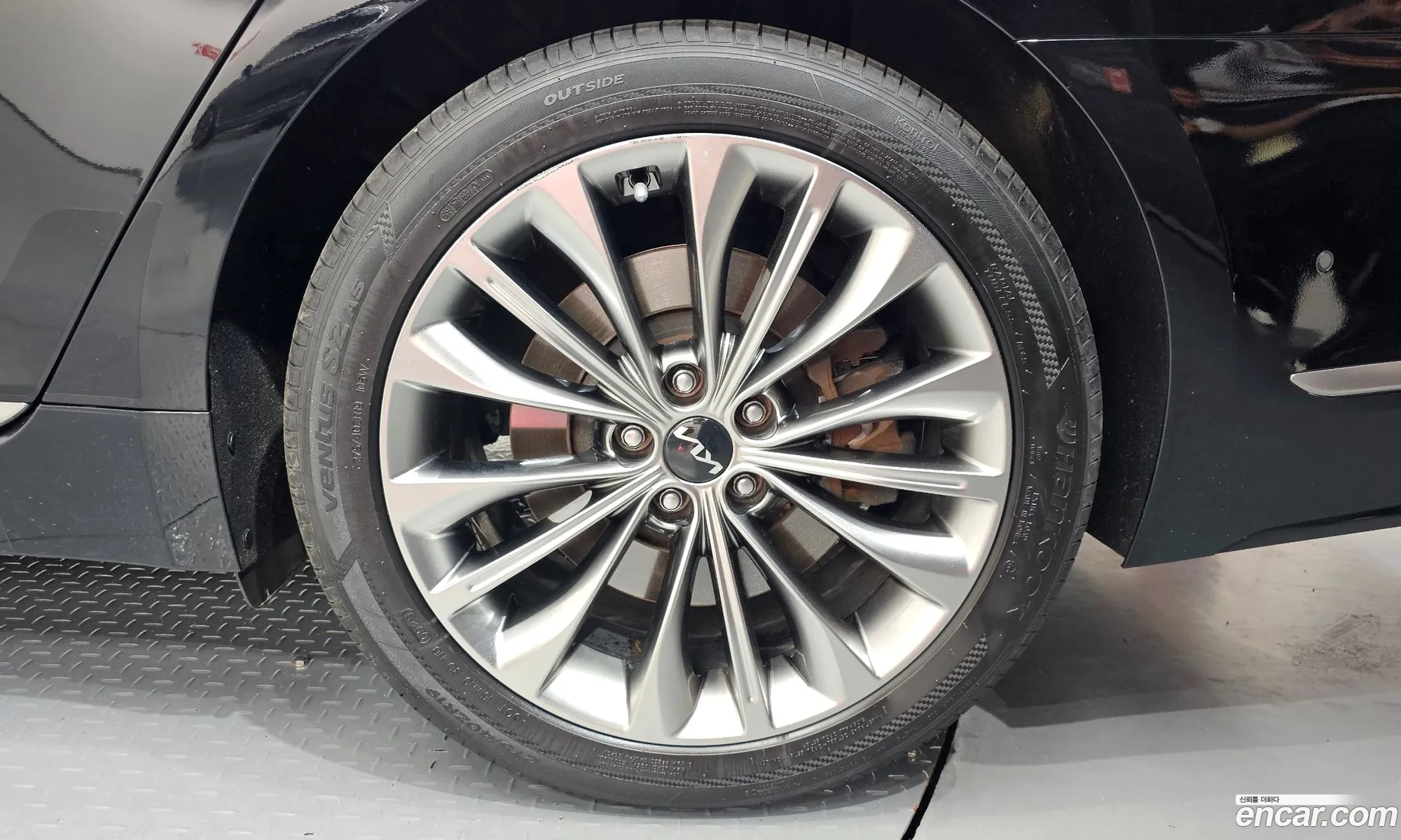 Kia K9 2023 — 18