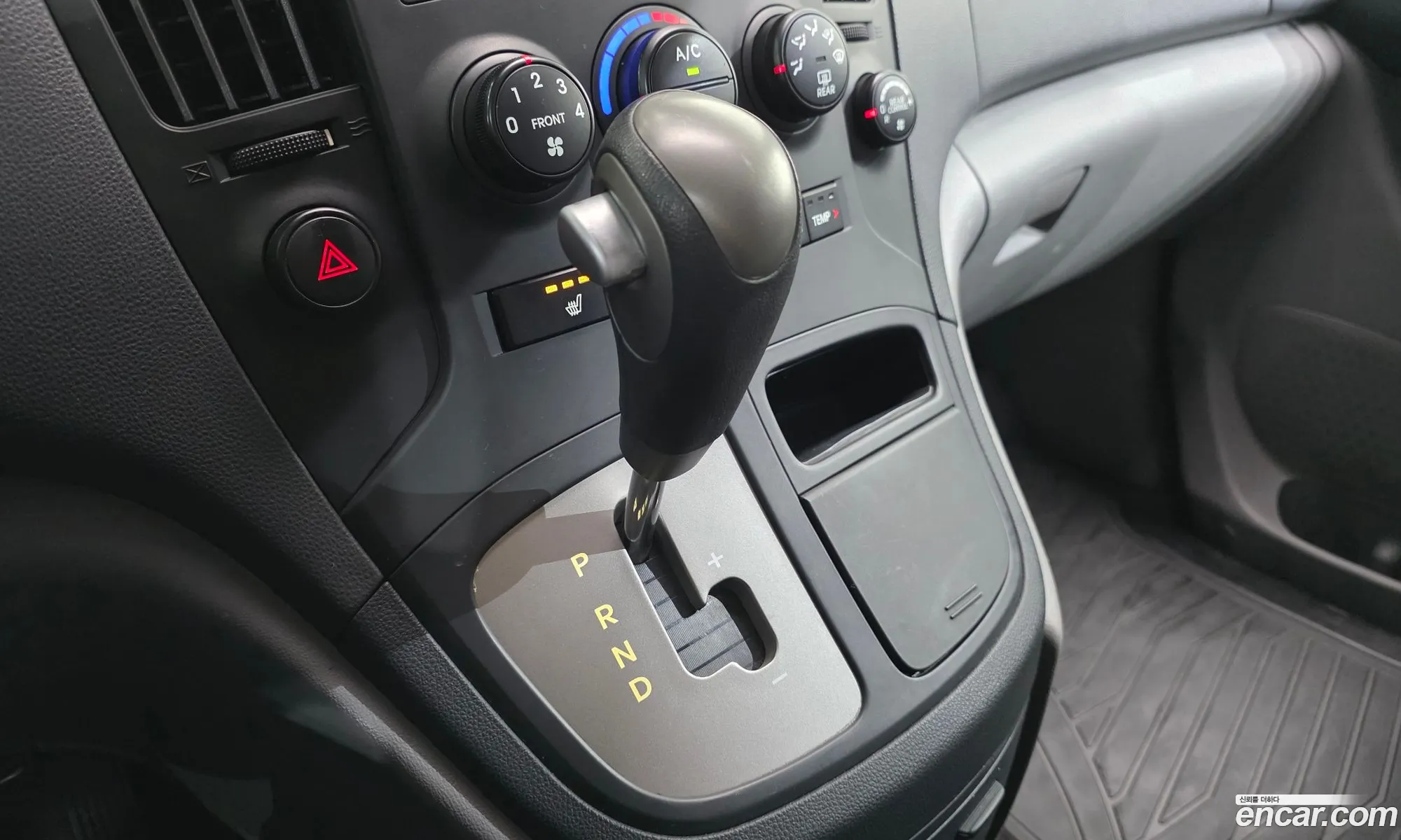 Hyundai Grand Starex 2013 — 16