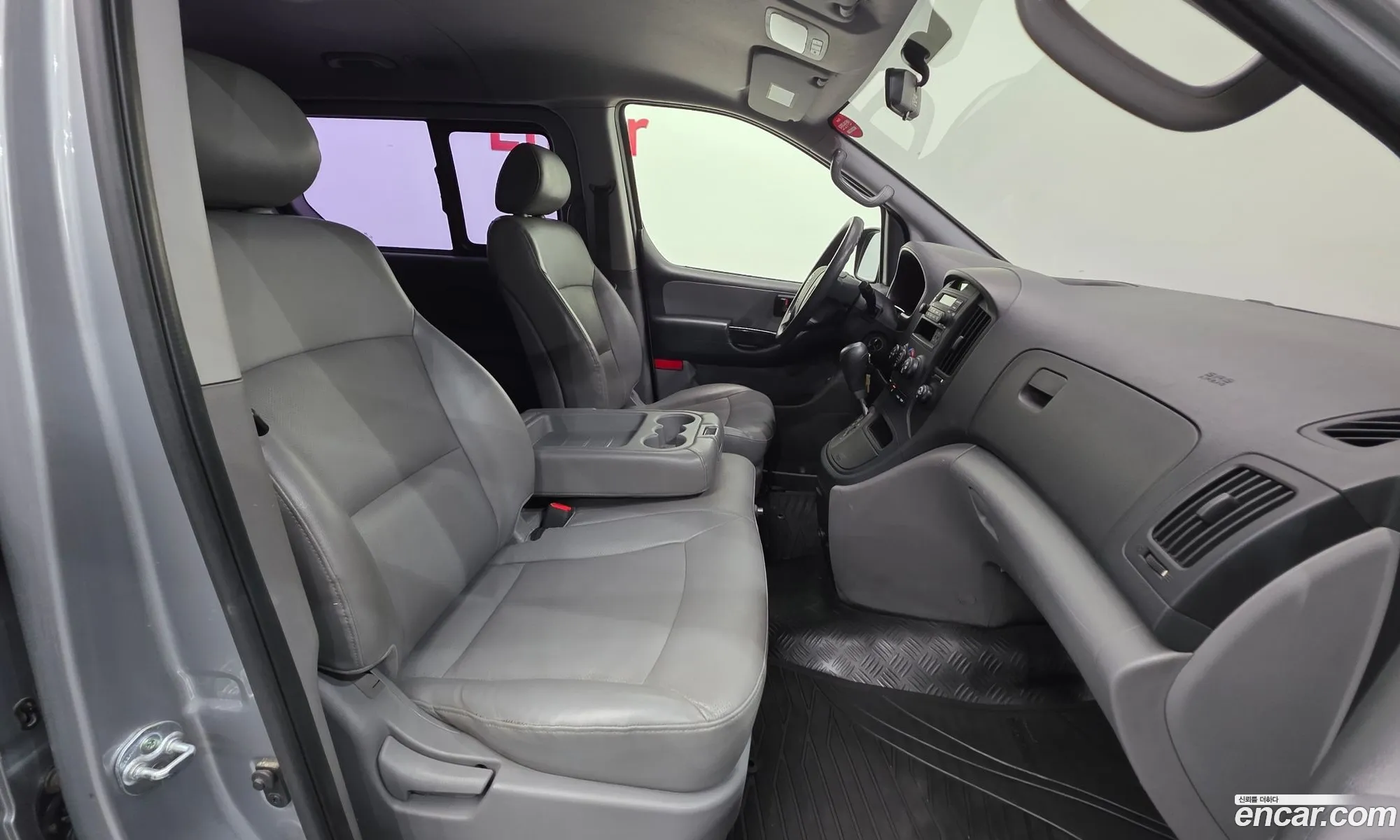 Hyundai Grand Starex 2013 — 28