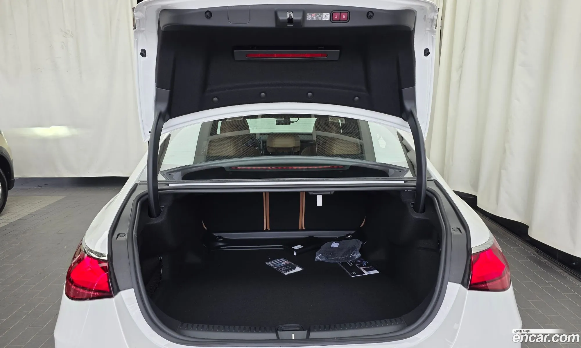 Mercedes-Benz E-Class W214 2025 — 12