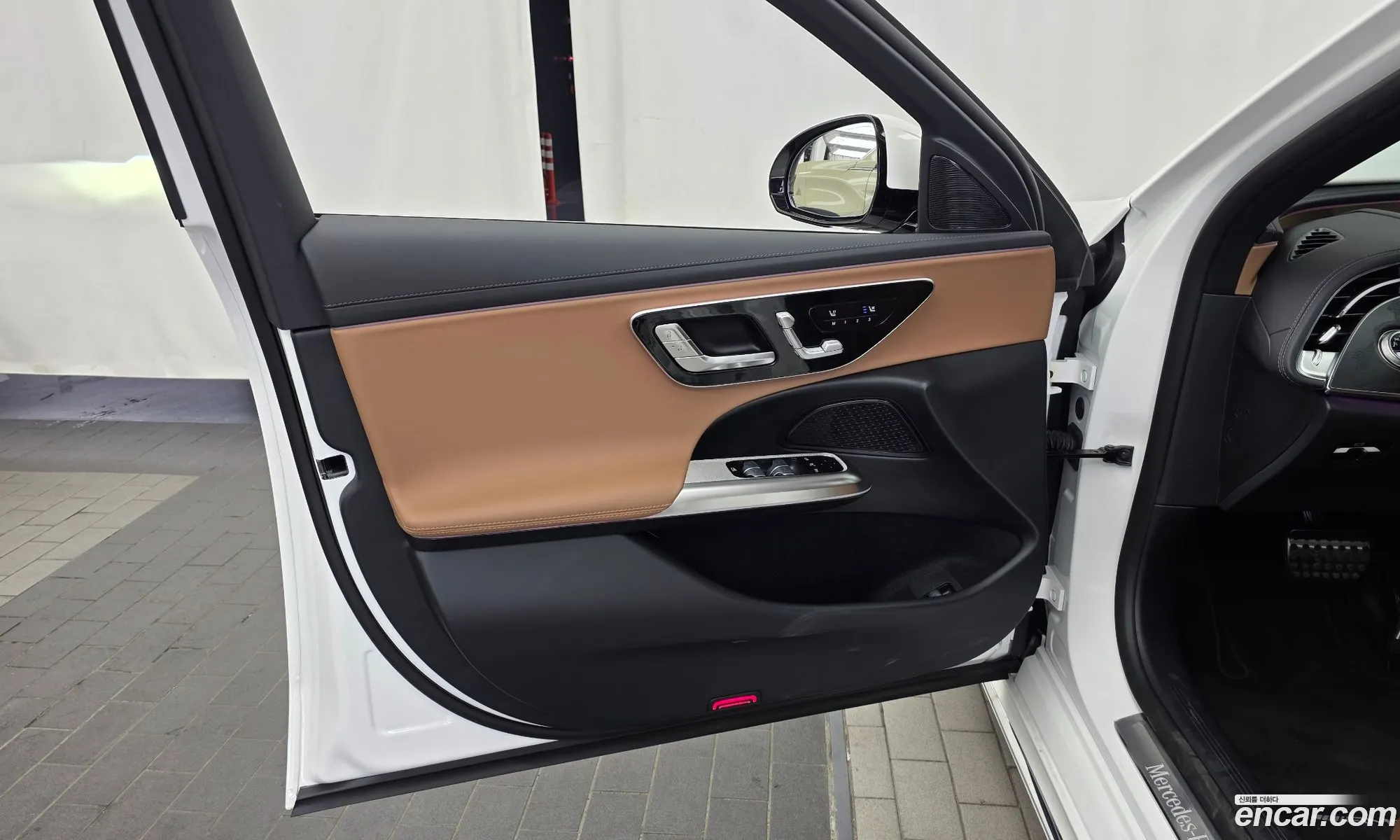 Mercedes-Benz E-Class W214 2025 — 35