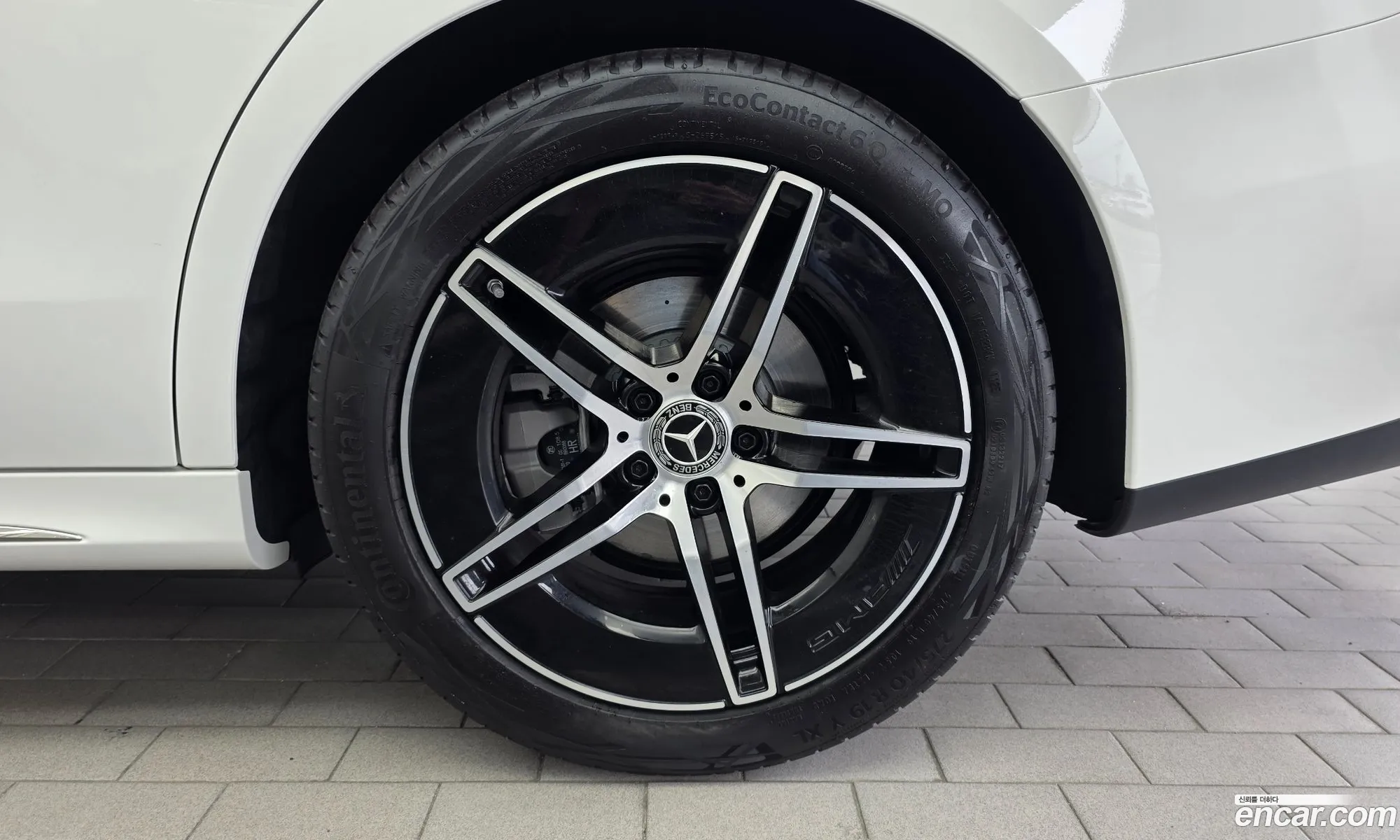Mercedes-Benz E-Class W214 2025 — 30