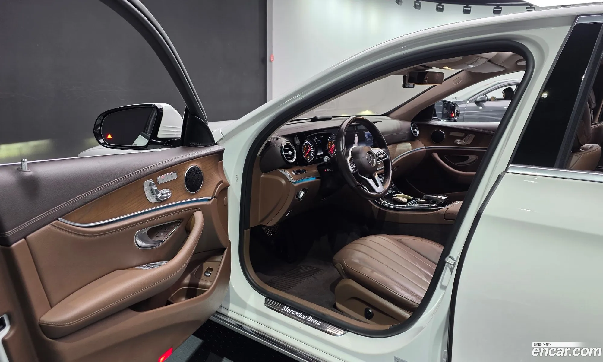 Mercedes-Benz E-Class W213 2019 WDDZF0EB5KA650977 — 3