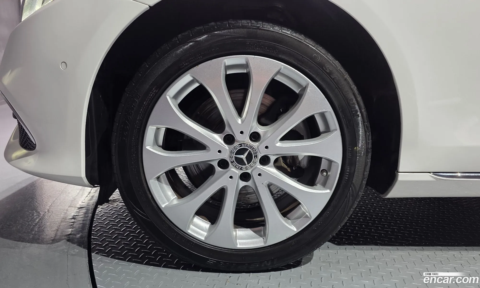 Mercedes-Benz E-Class W213 2019 WDDZF0EB5KA650977 — 14