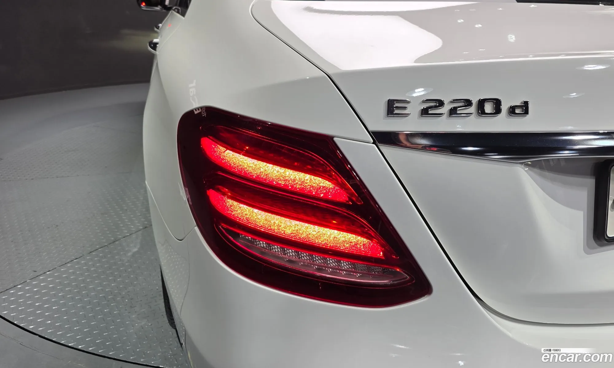 Mercedes-Benz E-Class W213 2019 WDDZF0EB5KA650977 — 17